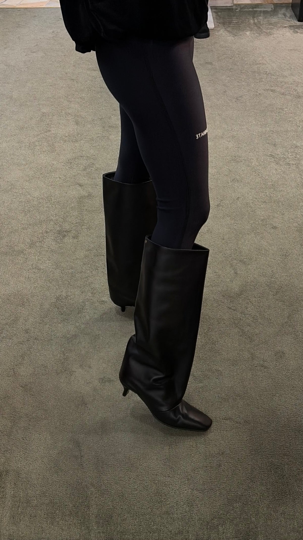 Stivale nero in pelle tubolare bx