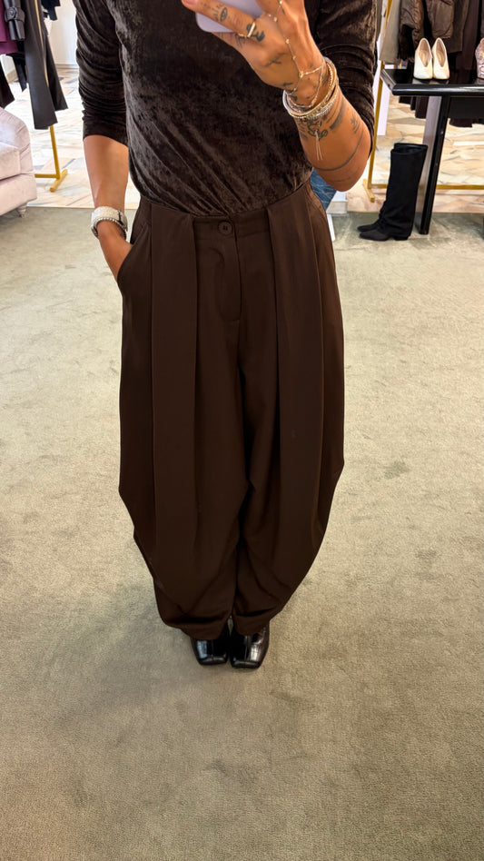 Pantaloni marrone baloon ay