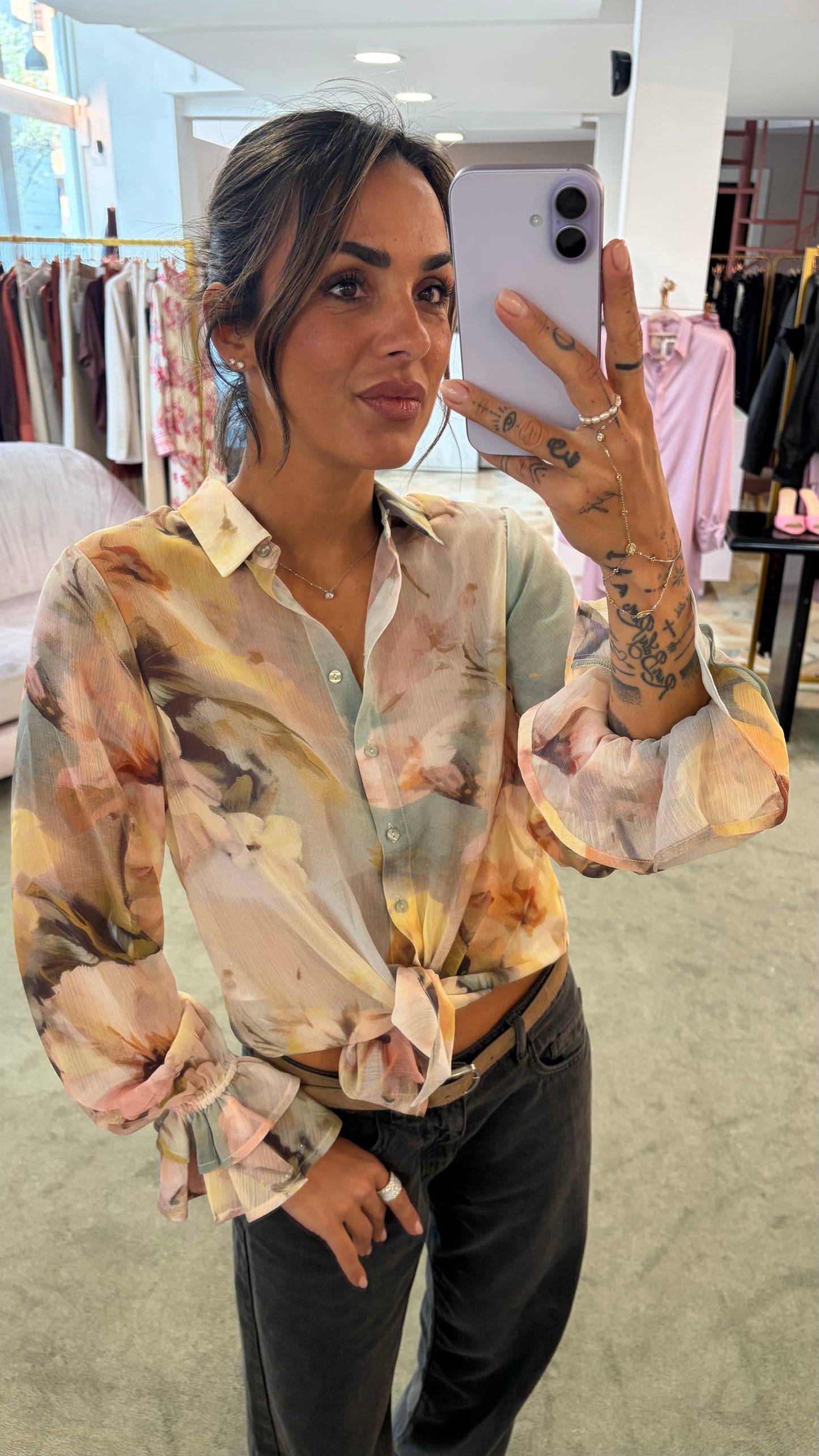 Camicia carmen nude verde con fiori sy