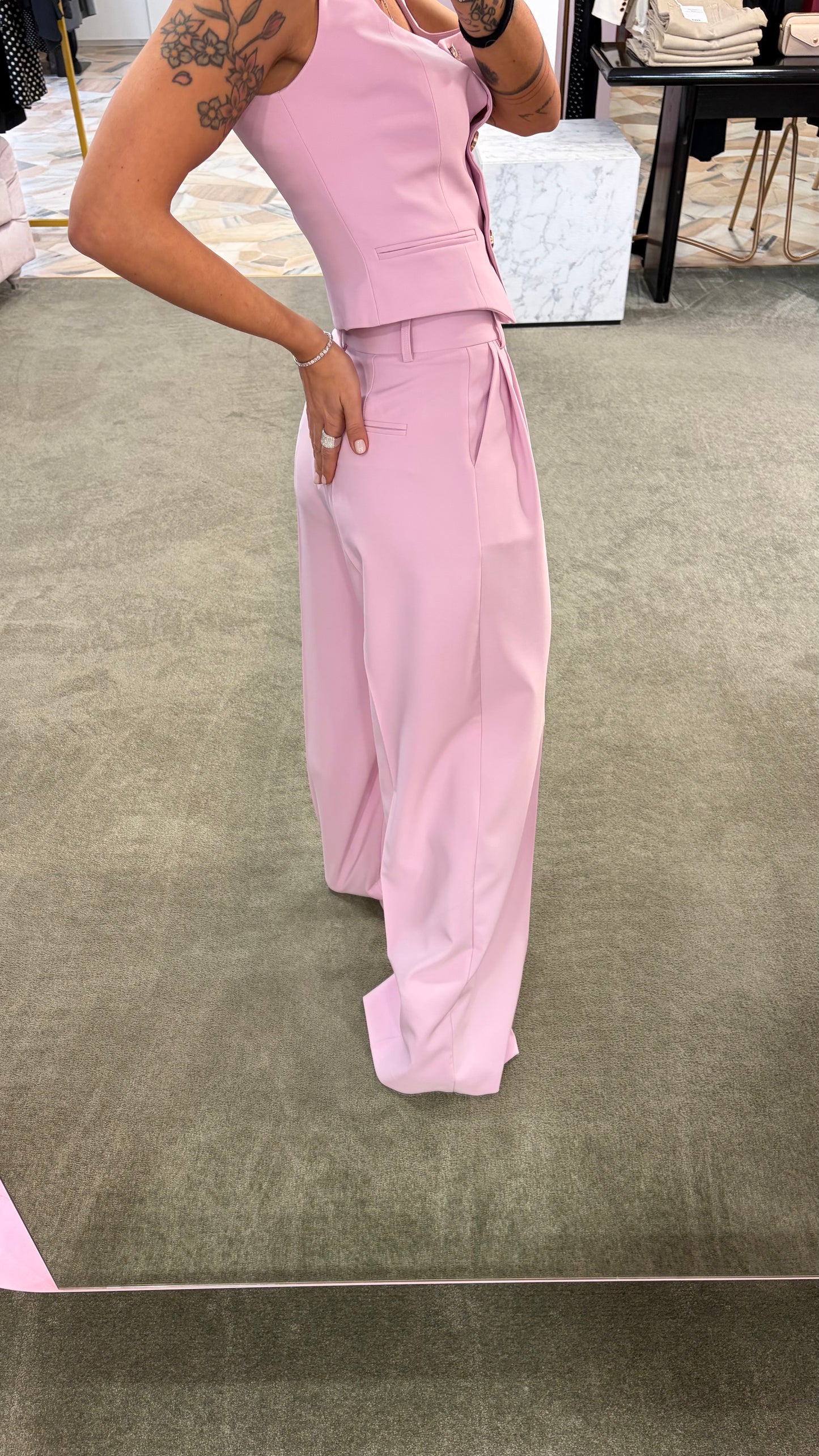 Pantaloni rosa a palazzo con pences fr