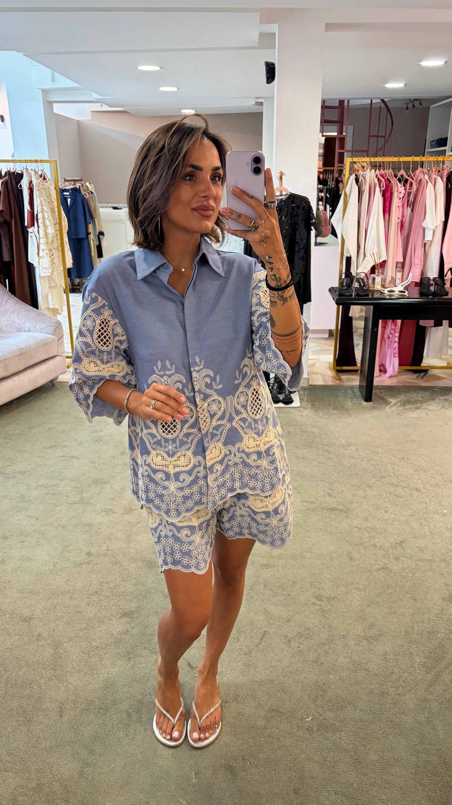 Shorts azzurro con ricami gl