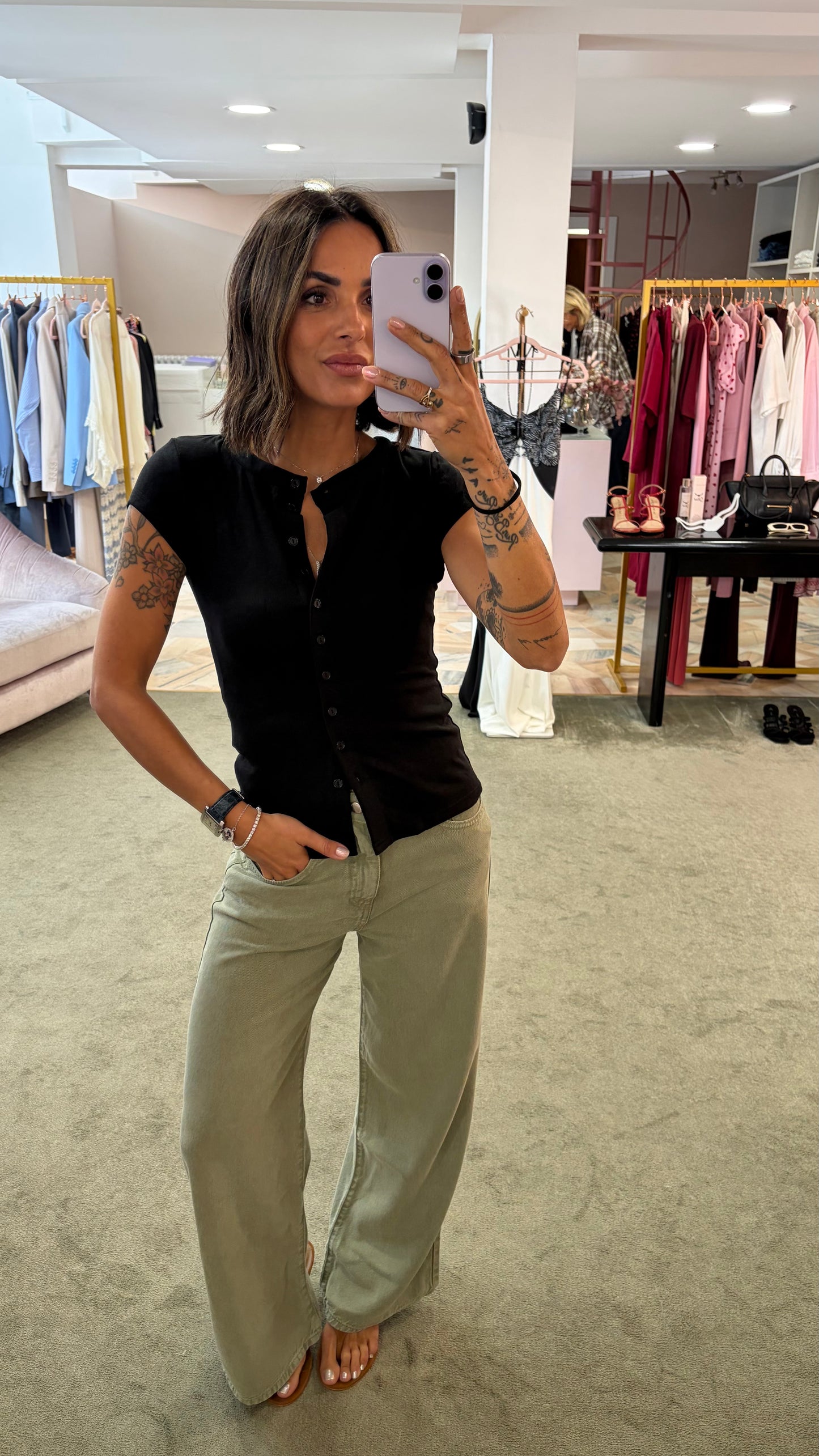 Cardigan t-shirt nero con bottoncini gl