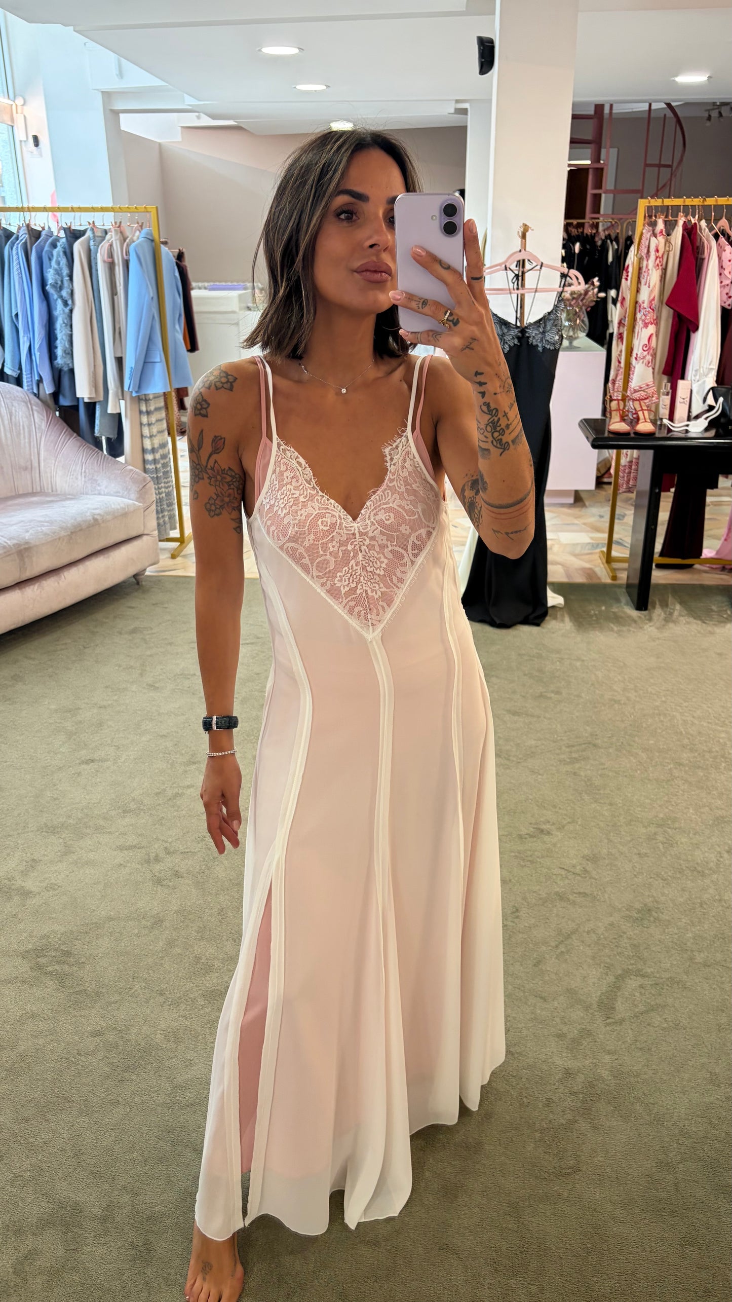 Abito lungo rosa e bianco sottoveste con inserti in pizzo fr