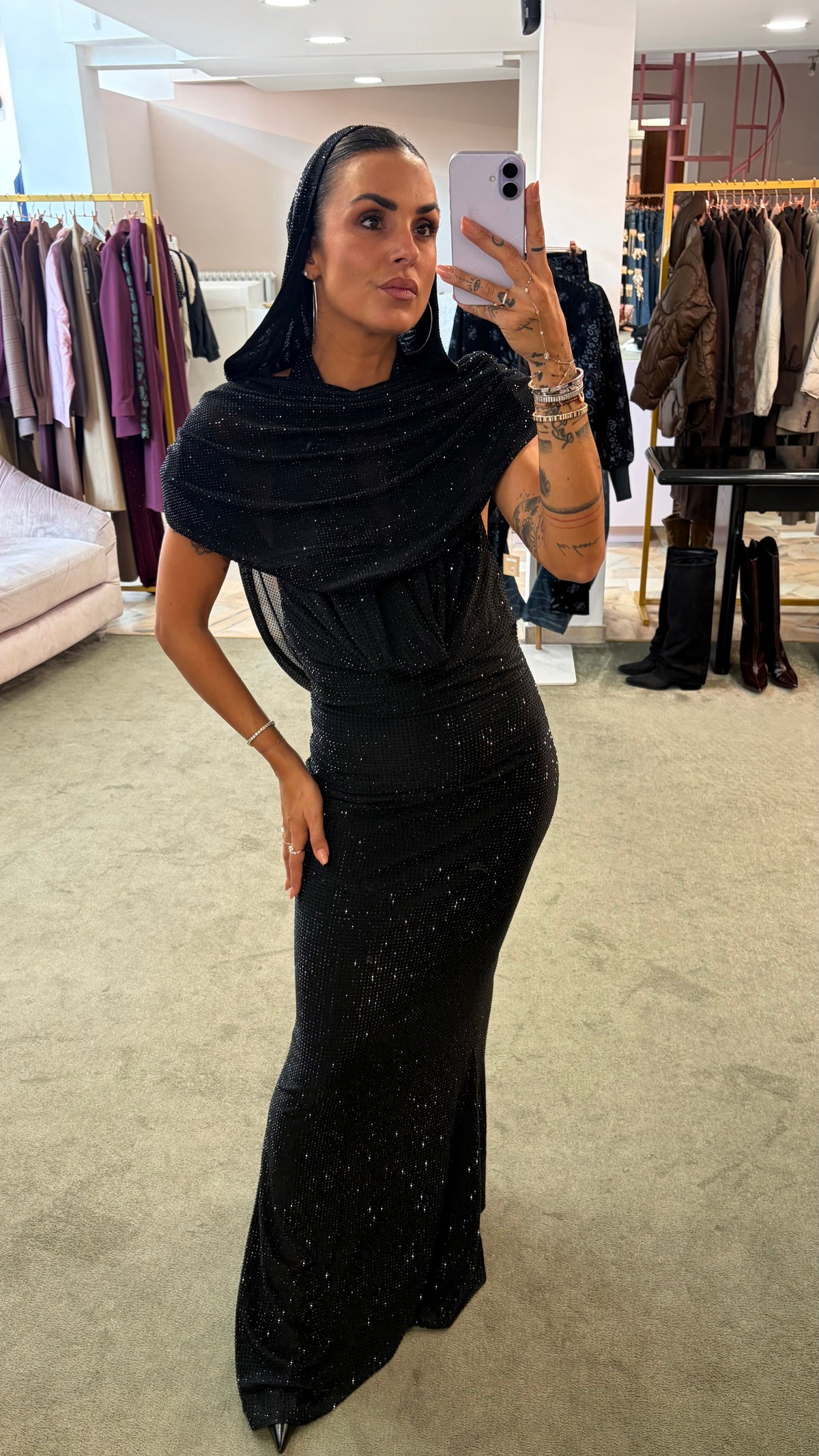Abito lungo kuta nero a sirena con scollo drappeggiato tw