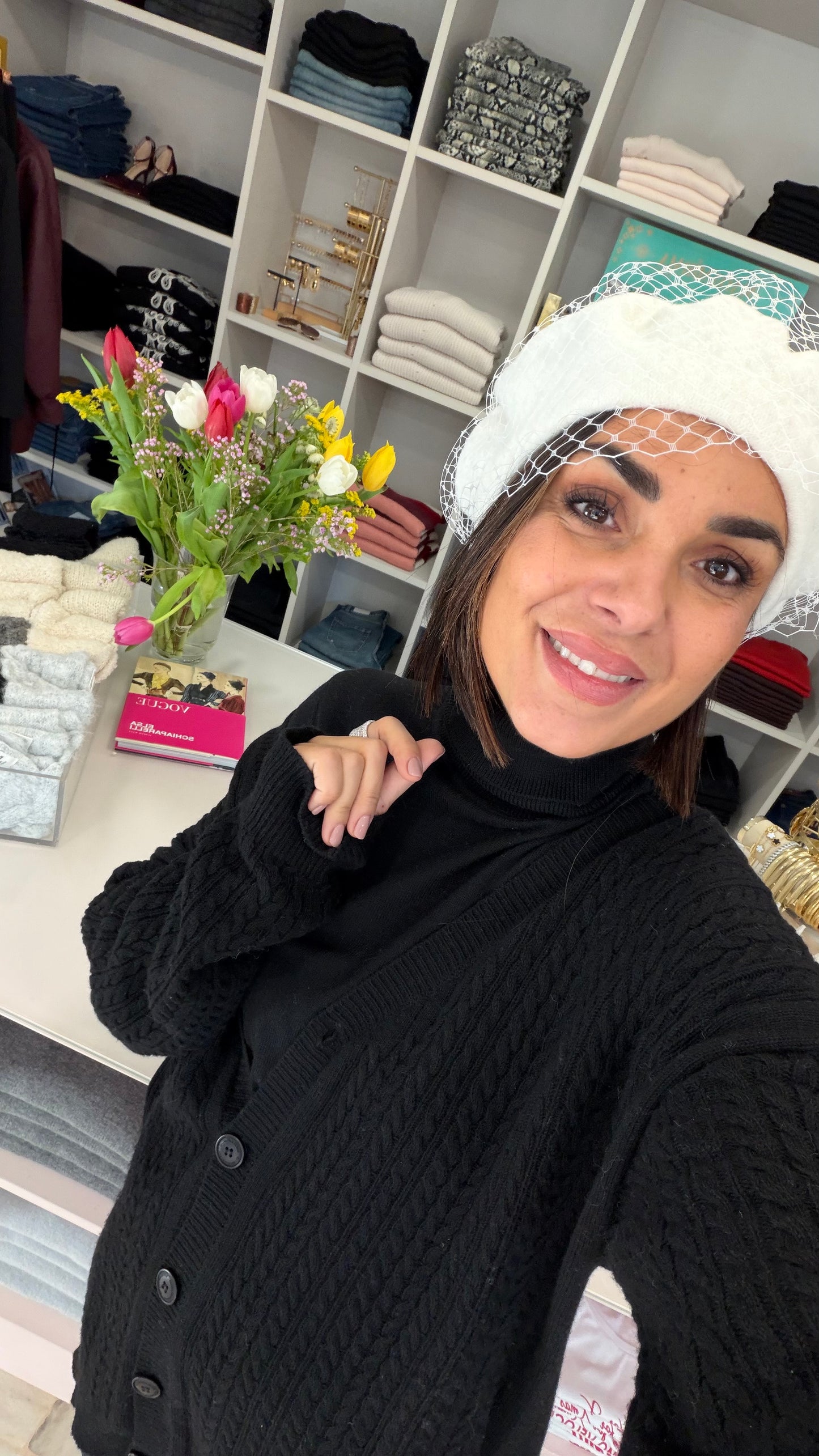 Basco in lana con veletta bianco