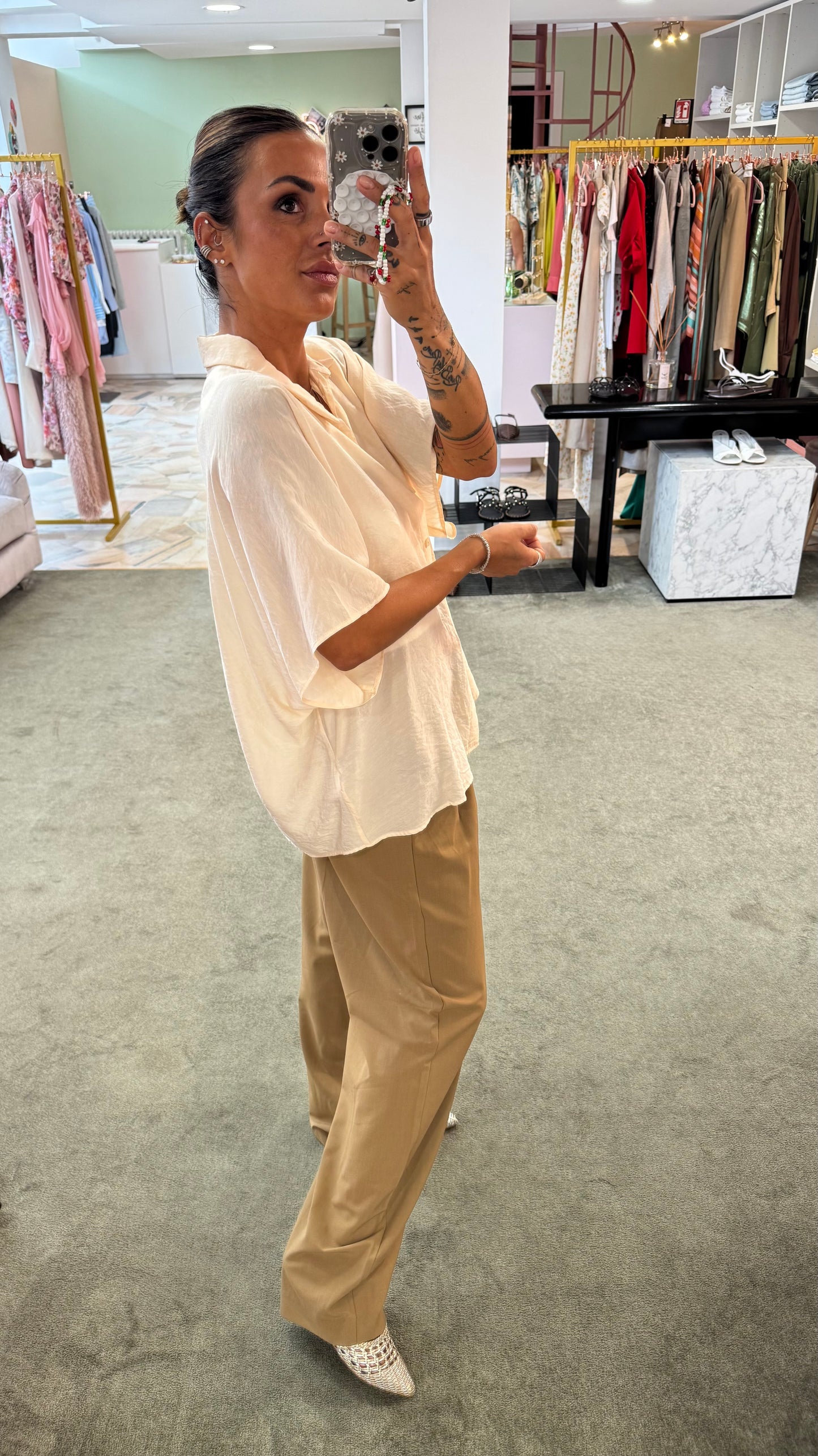 Camicia beige sabbia manica scesa in crepe ay