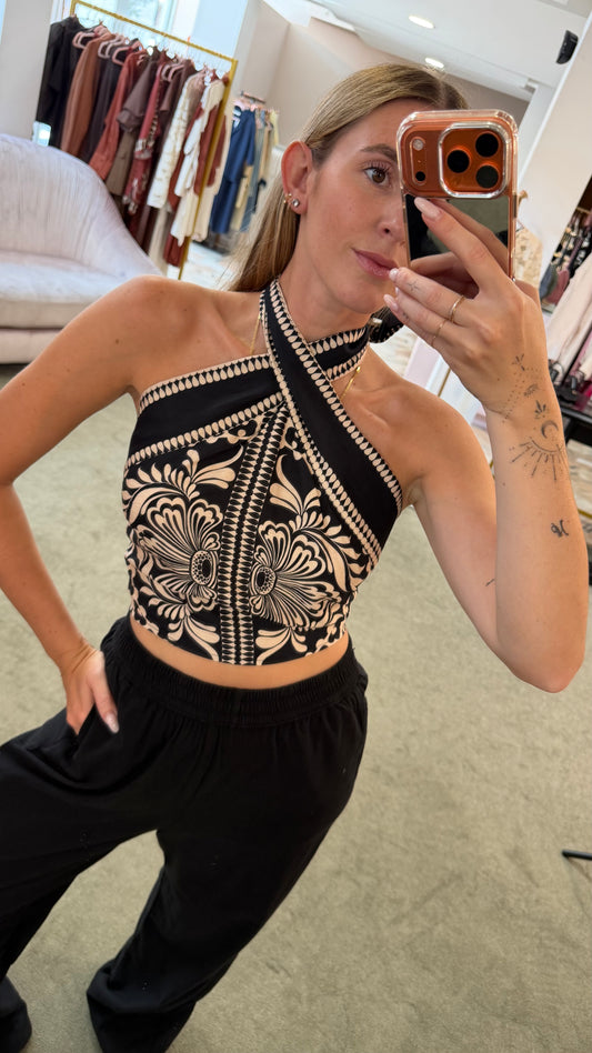 Top corto nero e beige fantasia scollo all'americana gl