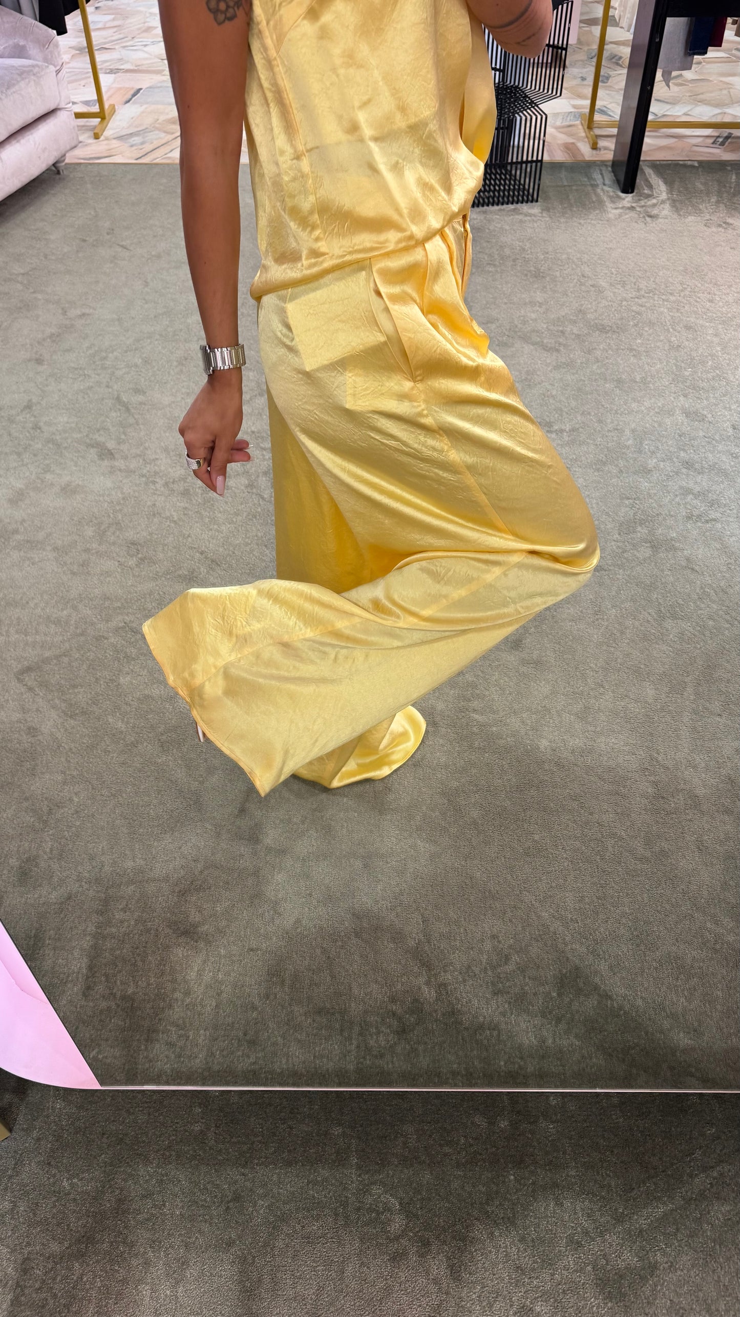 Pantaloni gialli in satin wide leg sl