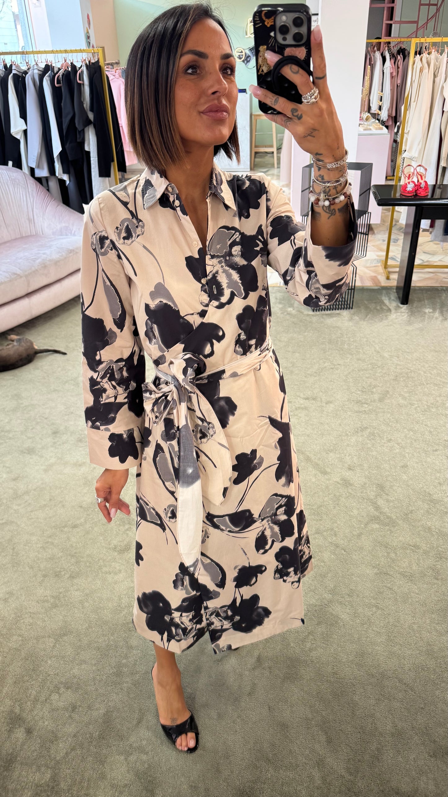 Abito beige con fiori neri a portafoglio  sl