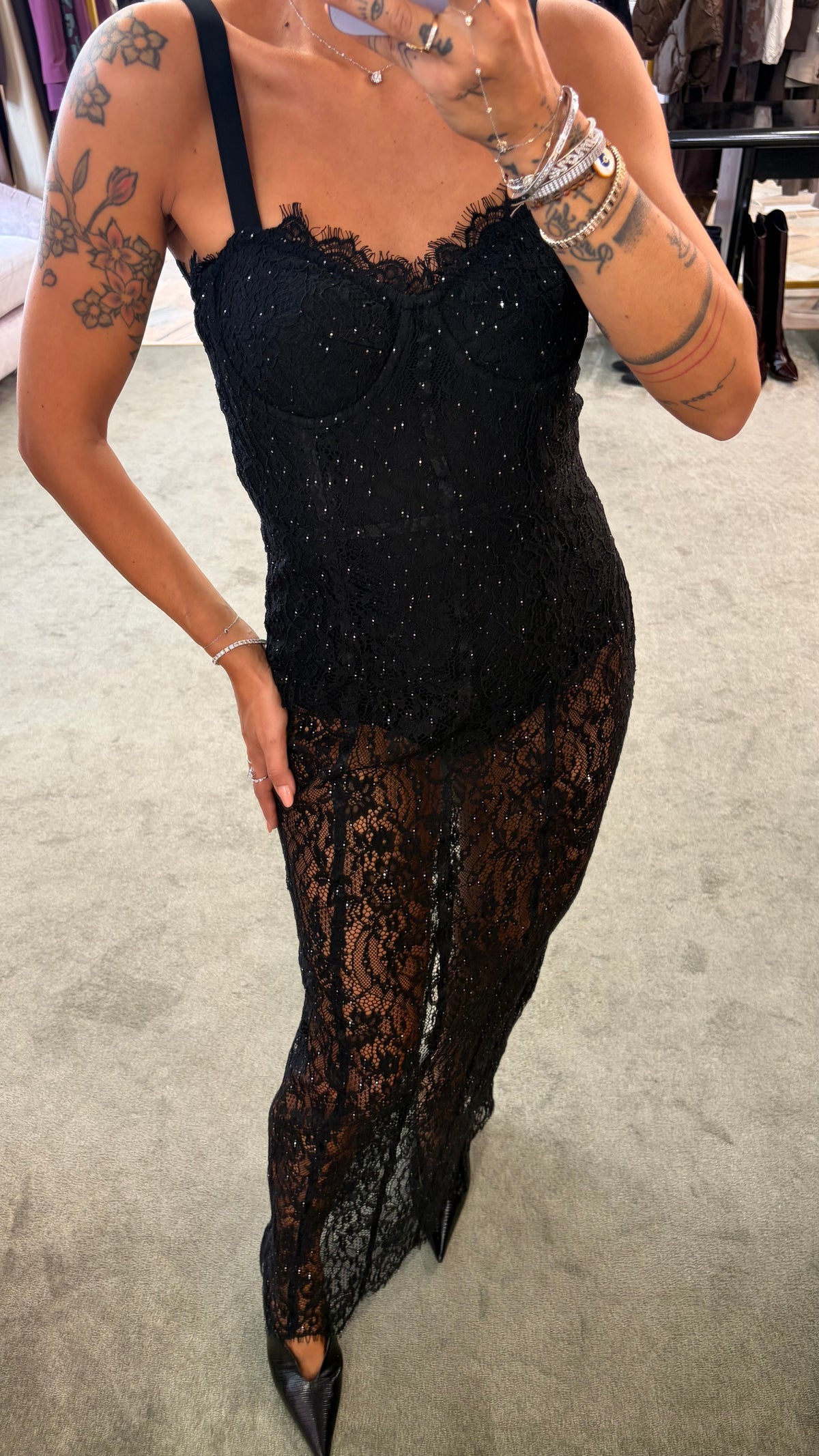 Abito midi vireyan nero in pizzo e micro paillettes tw