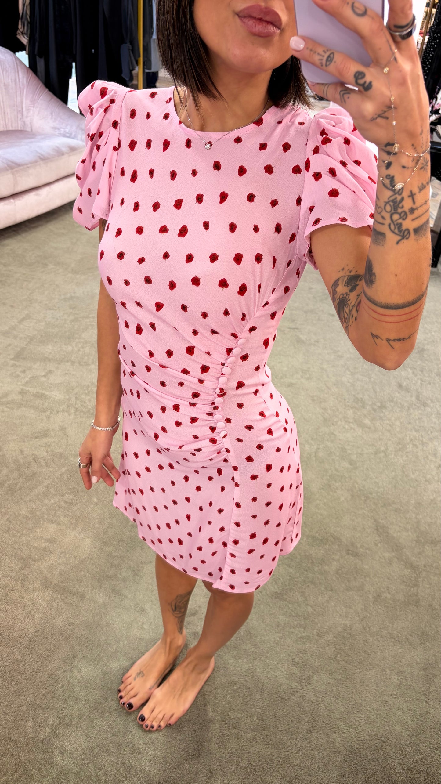 Abito karin corto MAR DE MARGARITAS rosa con fiori rossi