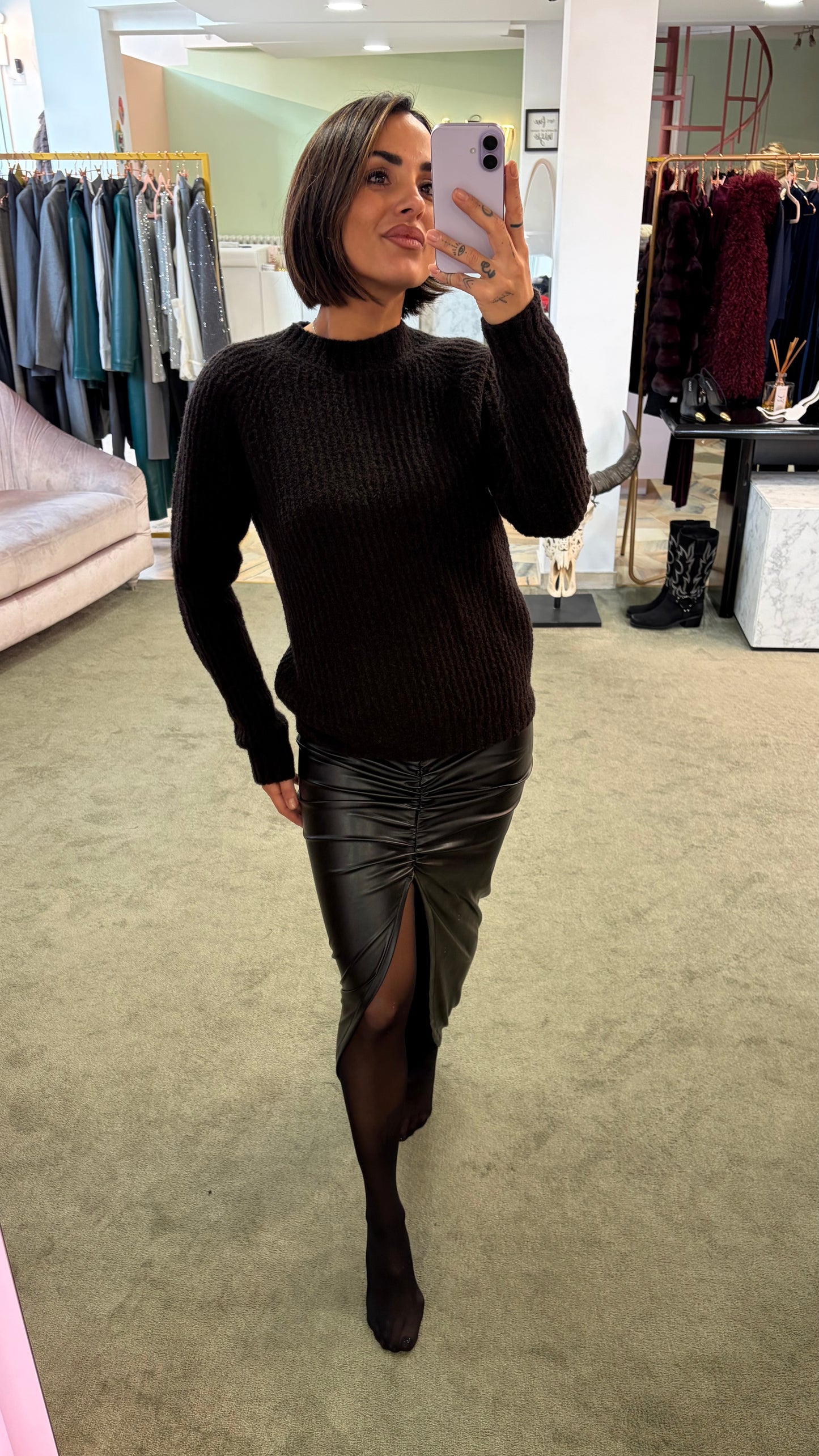 Gonna lunga nera in ecopelle con spacco mq