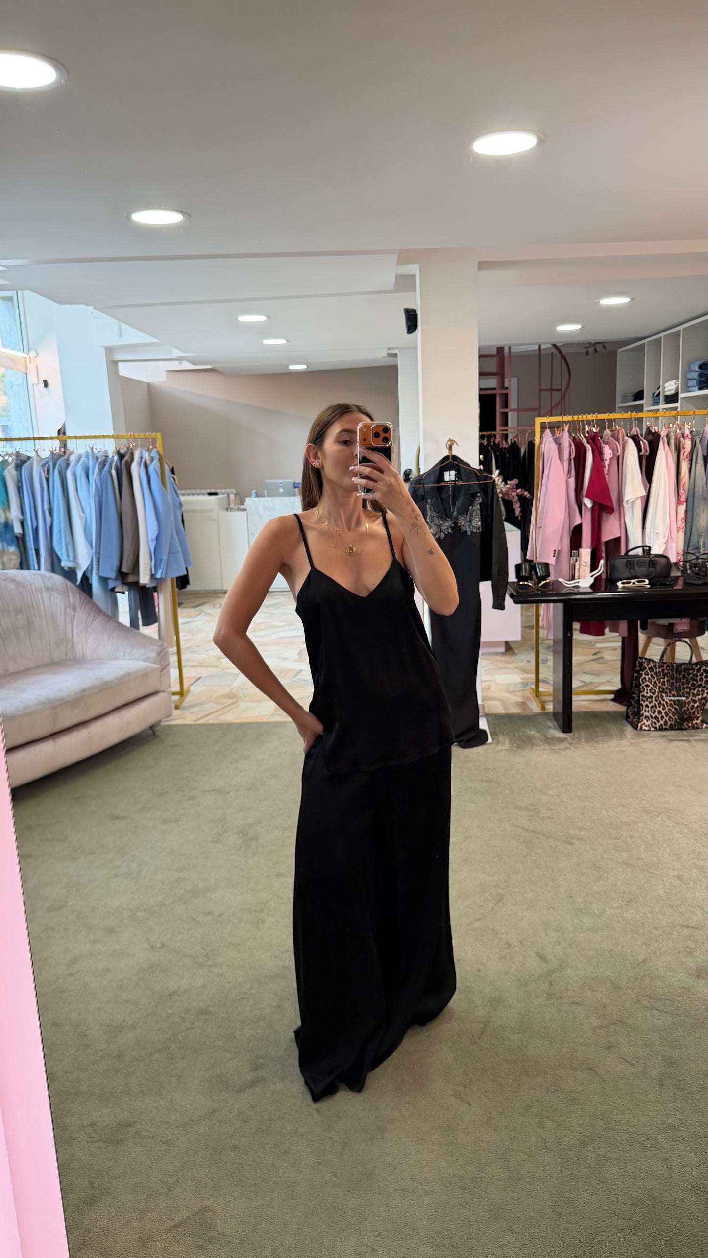 Canotta nera in satin ay