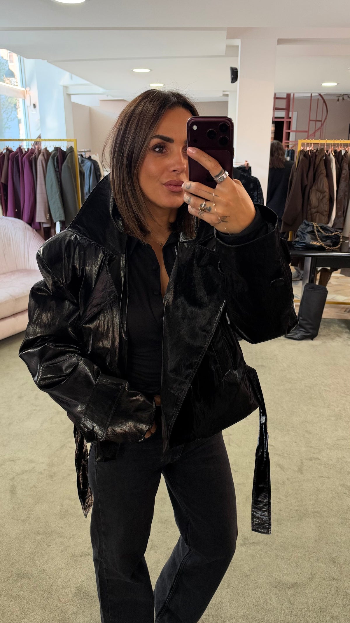 Mini trench bomber nero spalmato lucido corto ks