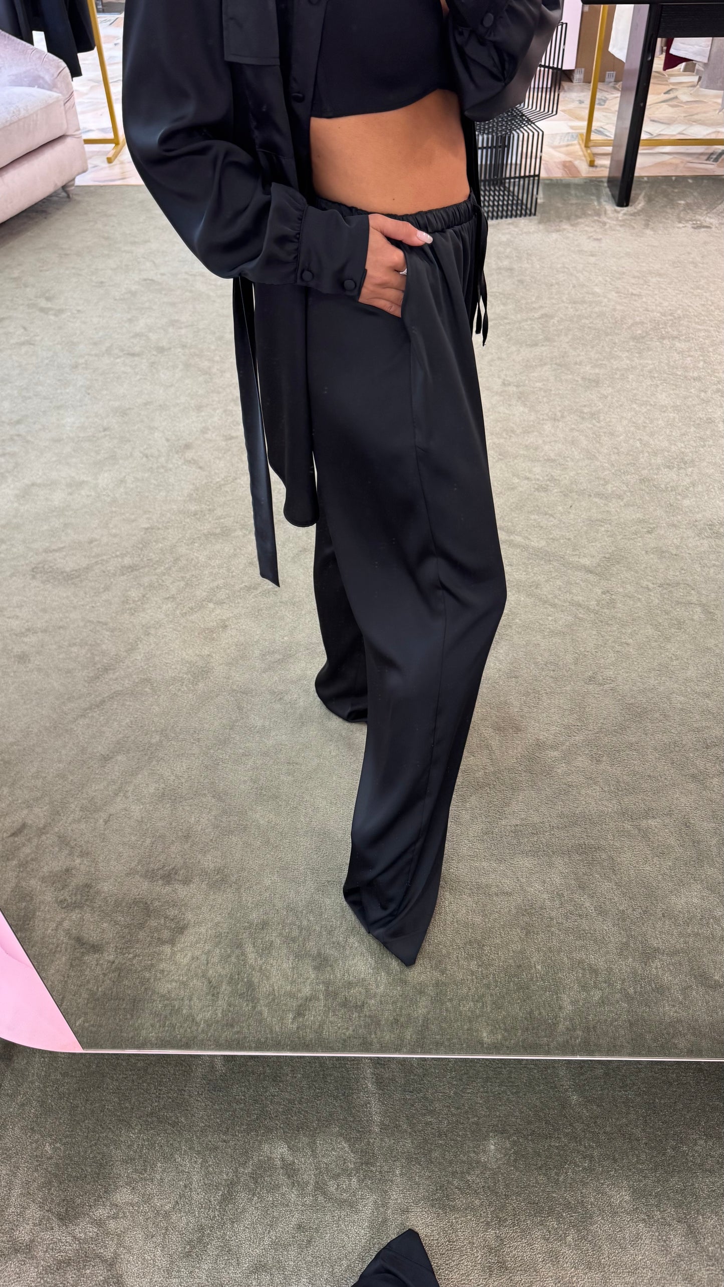 Pantaloni neri in satin morbidi ks