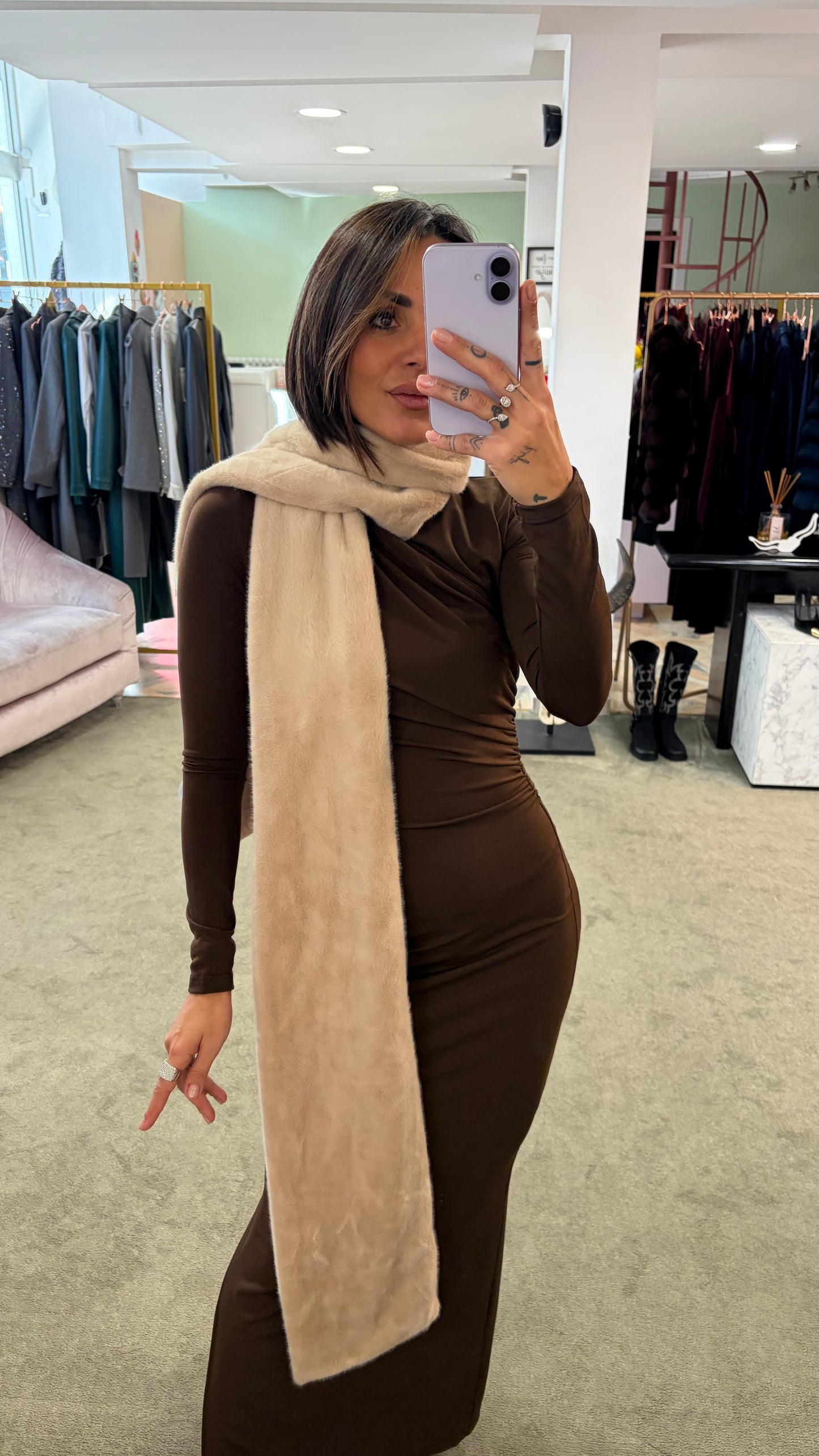 Sciarpa ecru in eco pelliccia sy