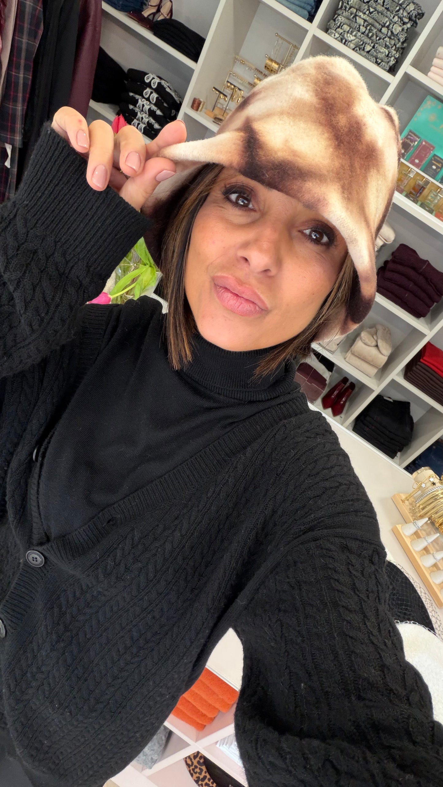 Cappello cloche marrone tie-dye