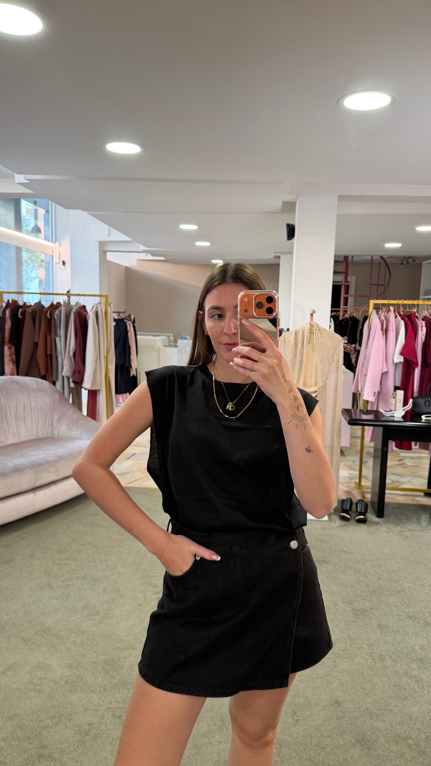Pantagonna shorts nero in denim jx