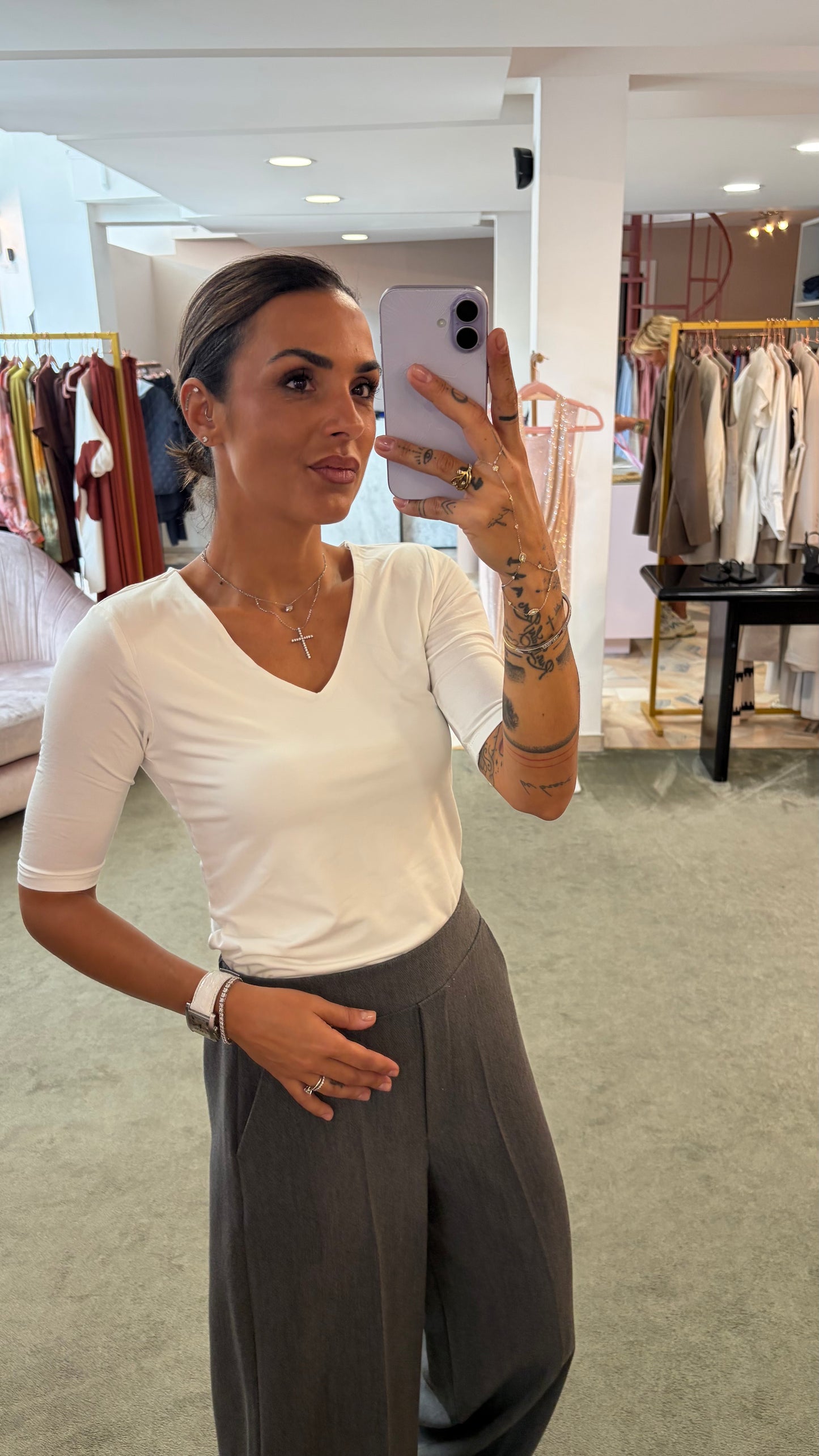 T-shirt Bianca scollo a v manica corta sy
