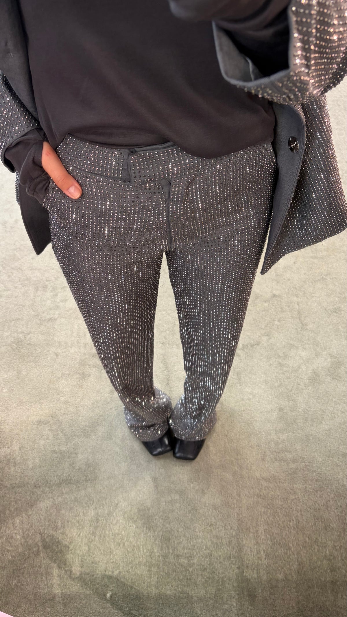 Pantaloni grigi con cristalli tw