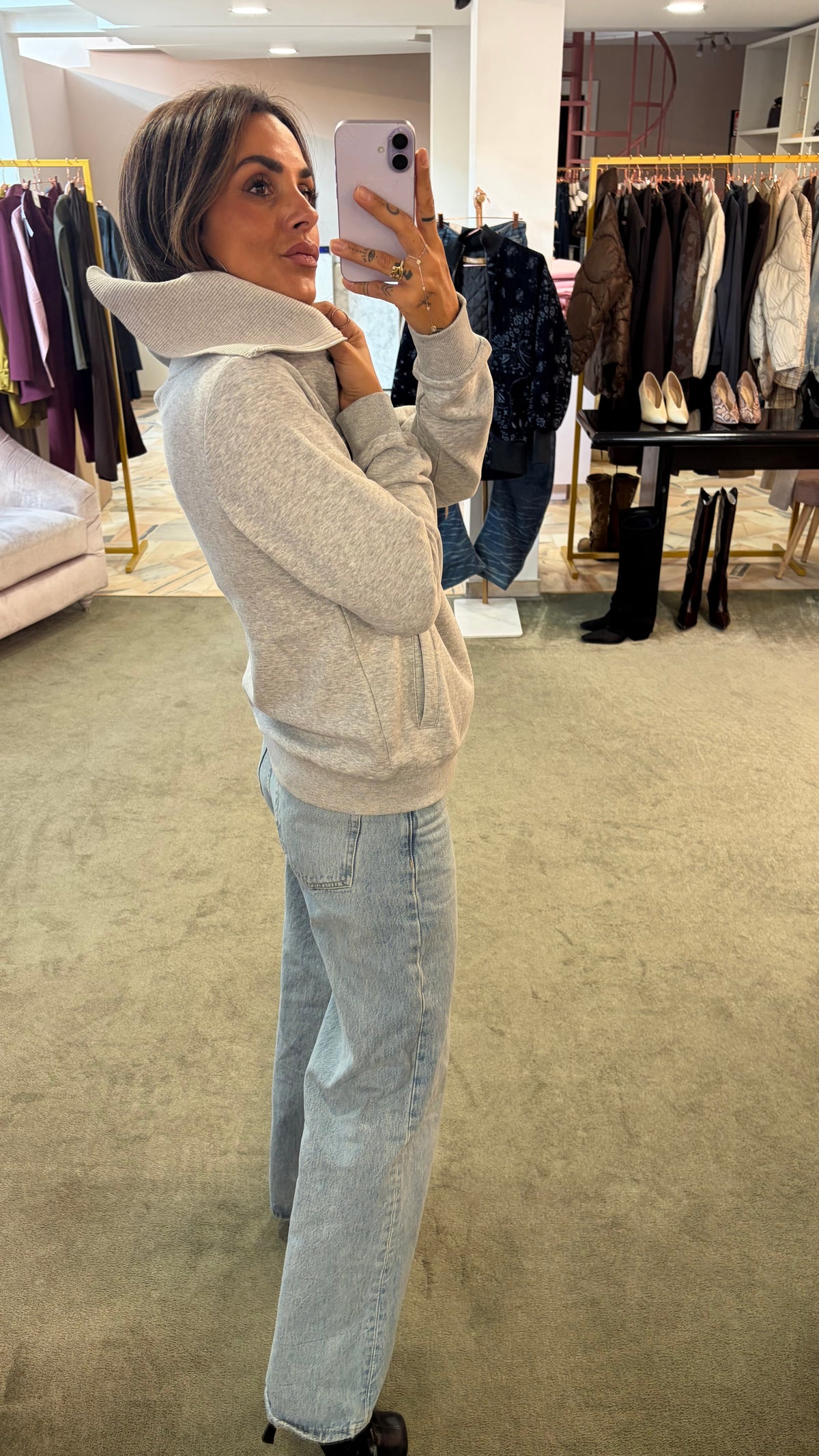 Felpa grigio chiaro con zip e collo alto jx