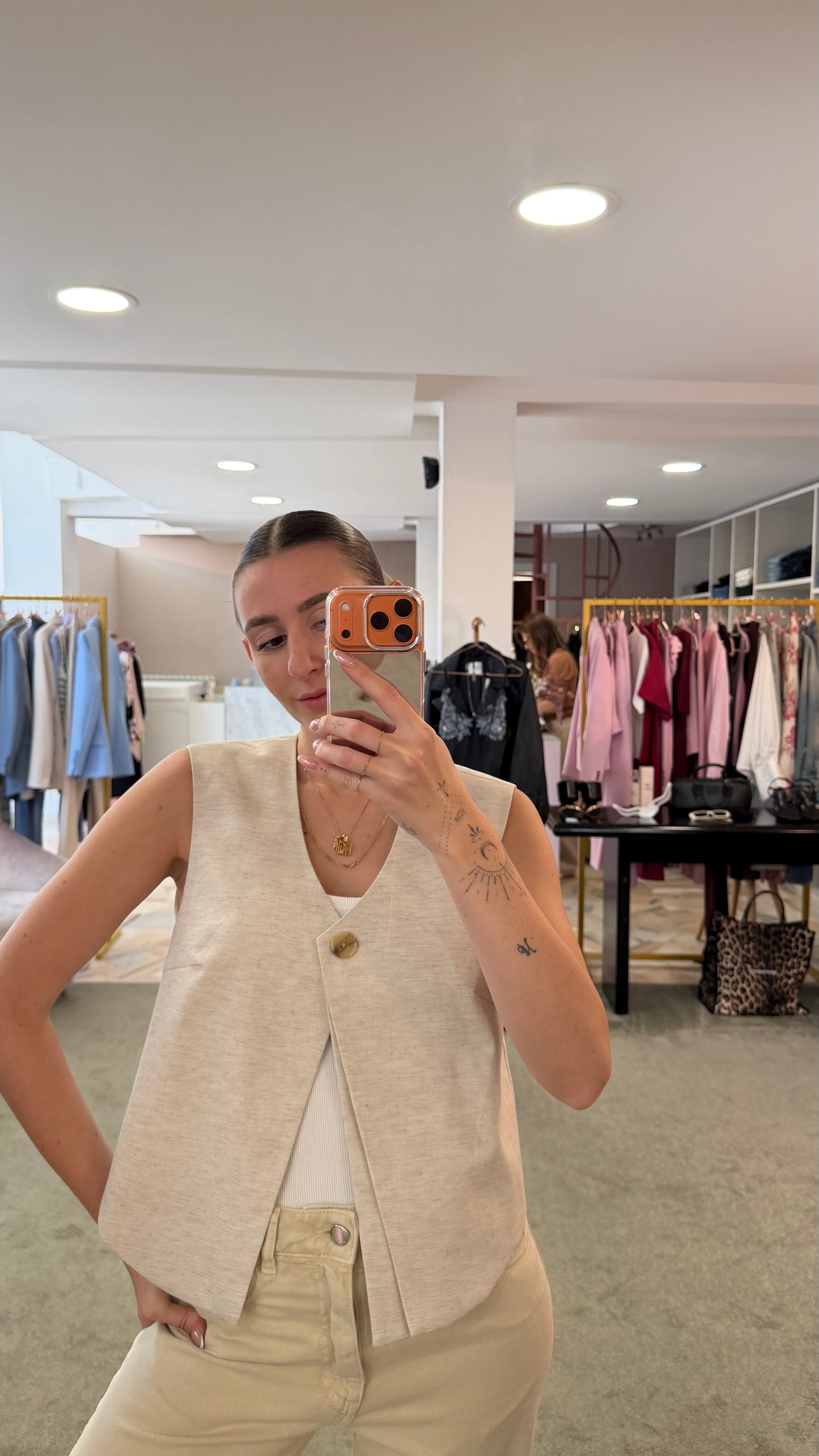 Gilet ecrù melange con un bottone jx