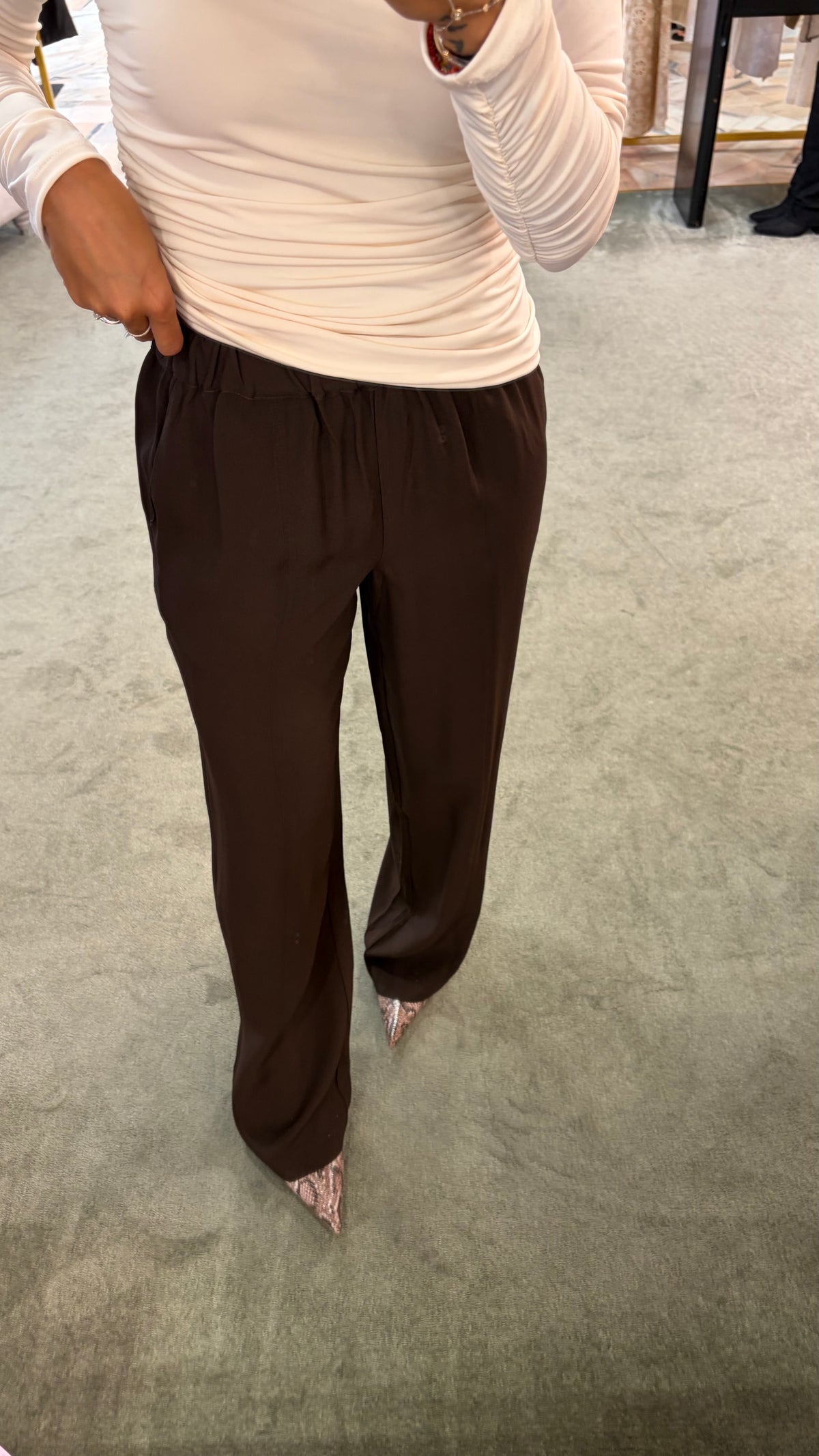 Pantaloni office marroni con elastico in vita sl