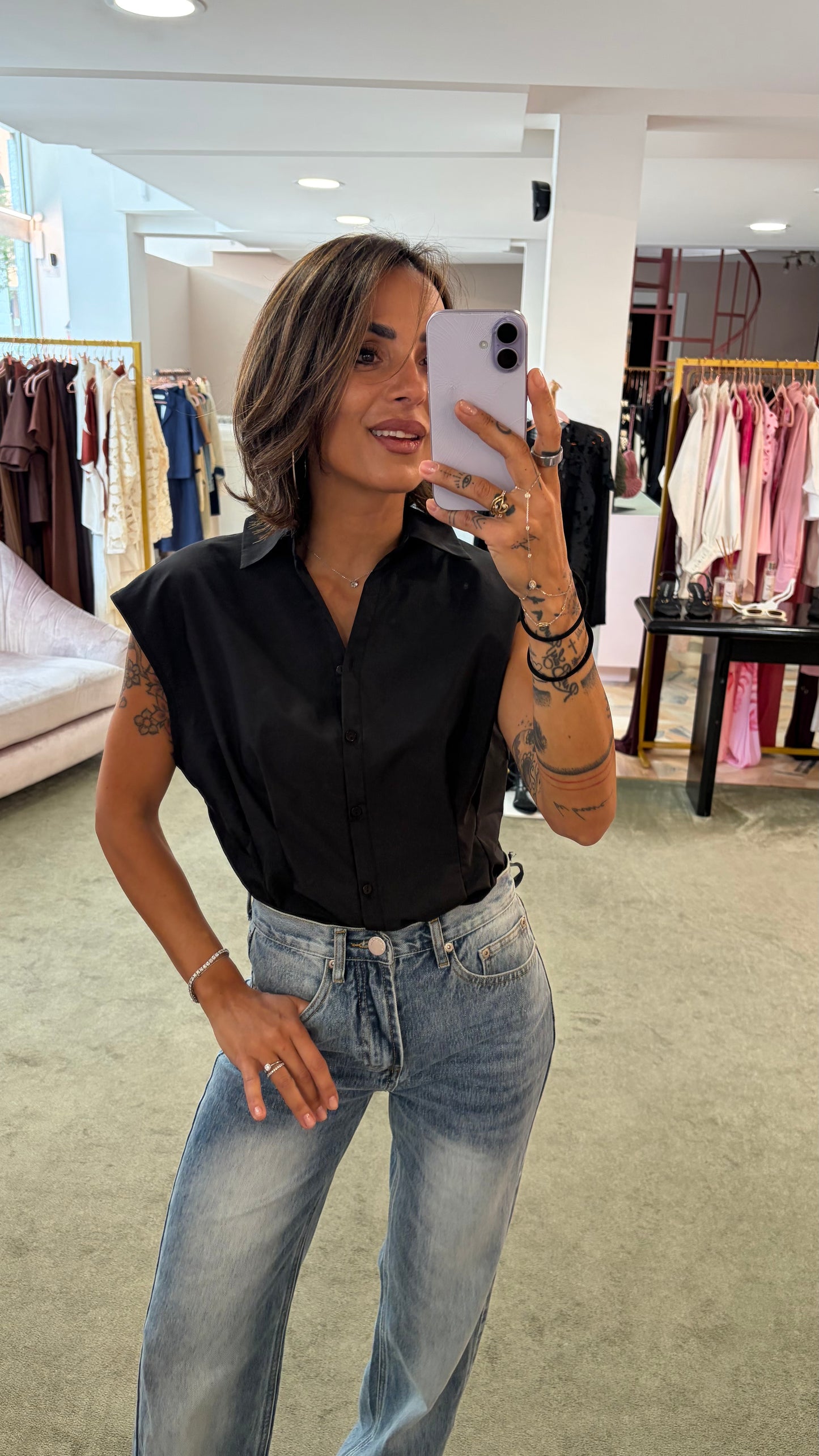 Camicia nera sciancrata manica scesa sy