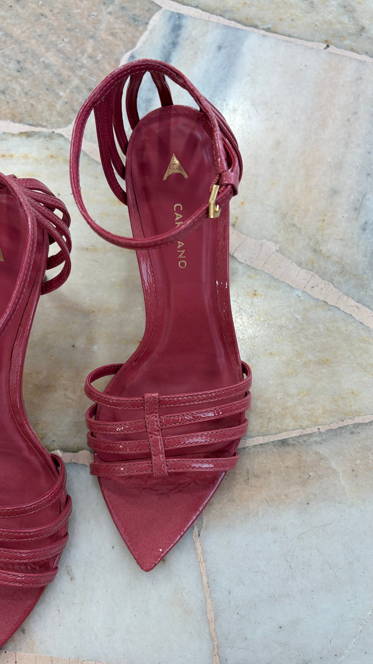 Sandalo rosa blush in vernice con listini