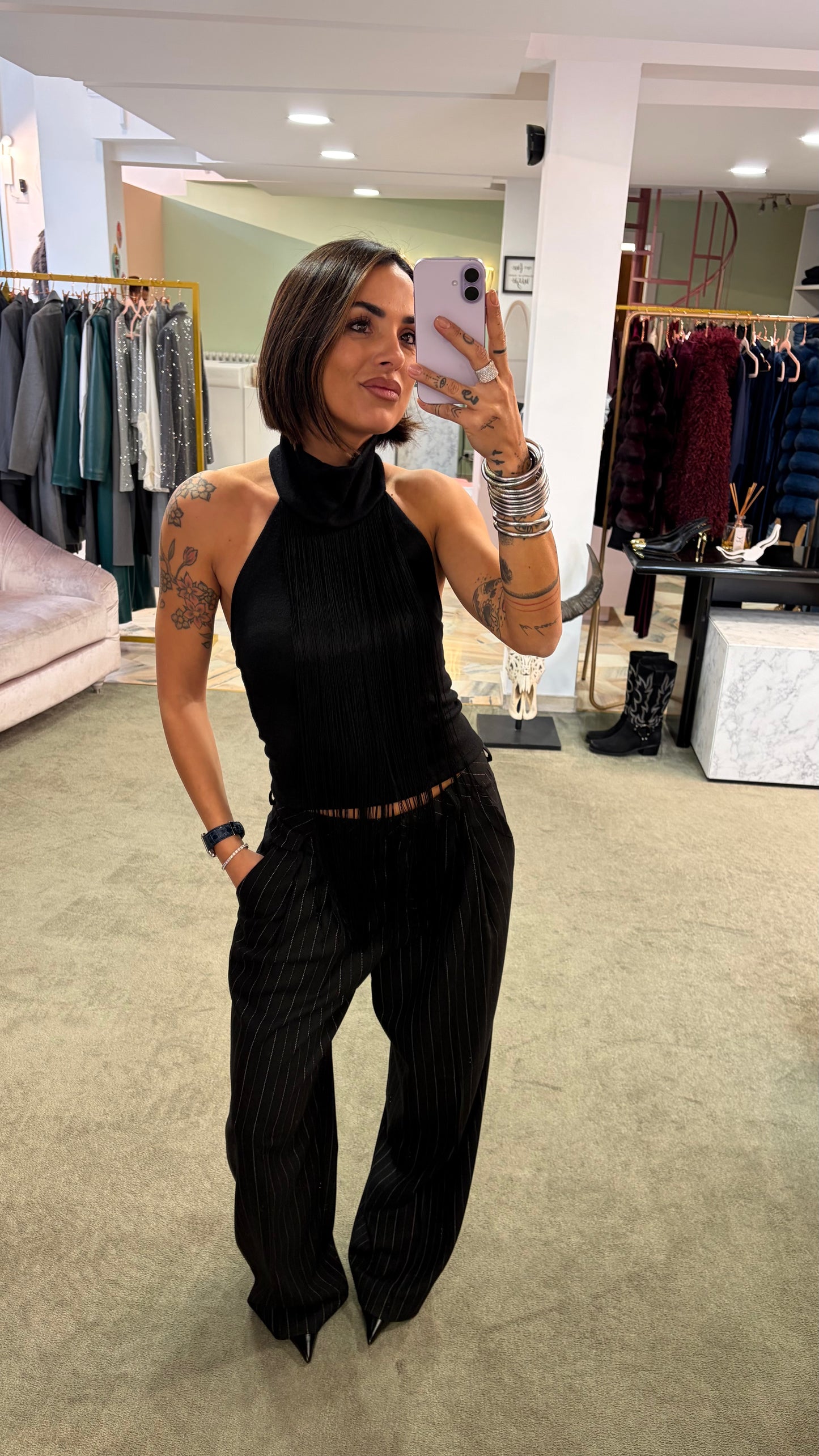 Top nero con frange scollo all'americana mq