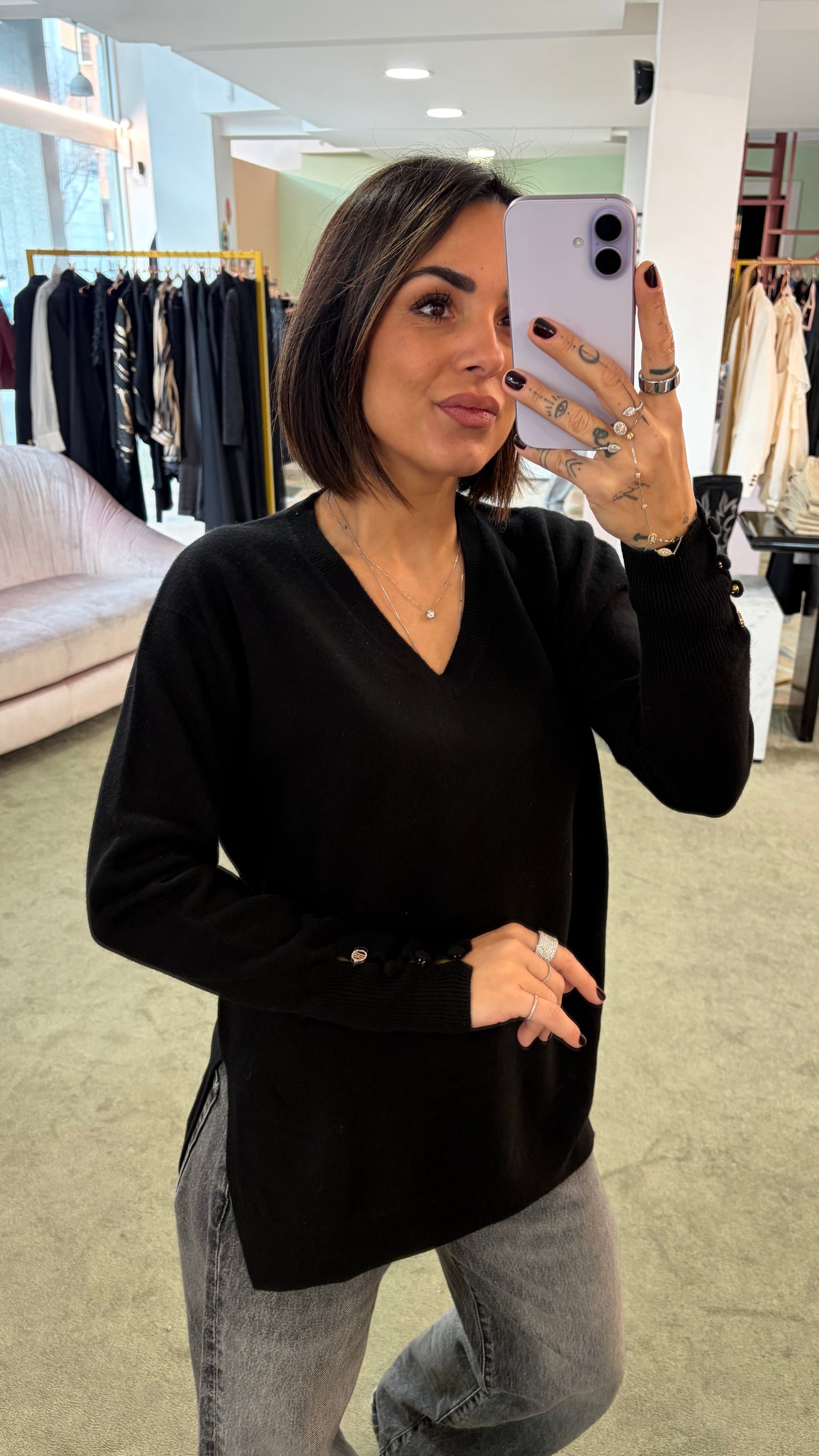 Maglione scollo a v nero con spacchi laterali fr
