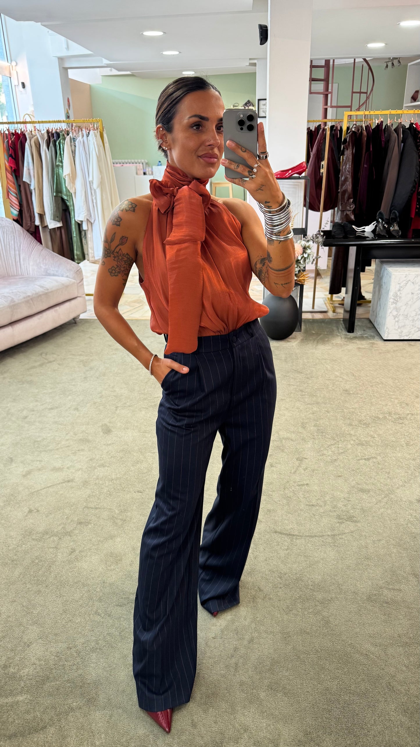 Camicia ruggine smanicata con sciarpina Actualee