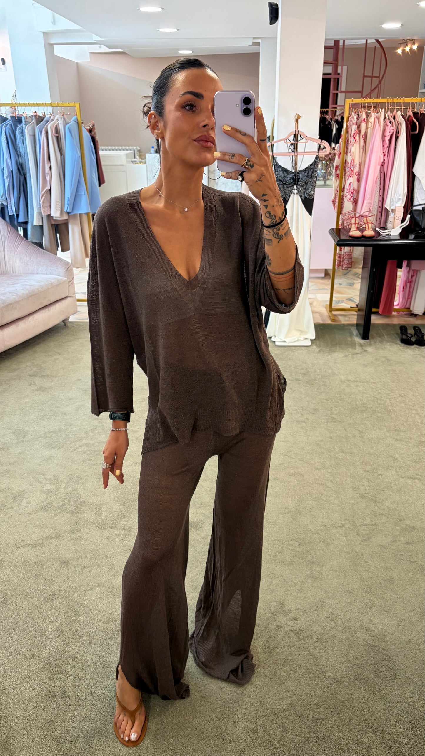 Maglia marrone cacao scollo a v in lino fy