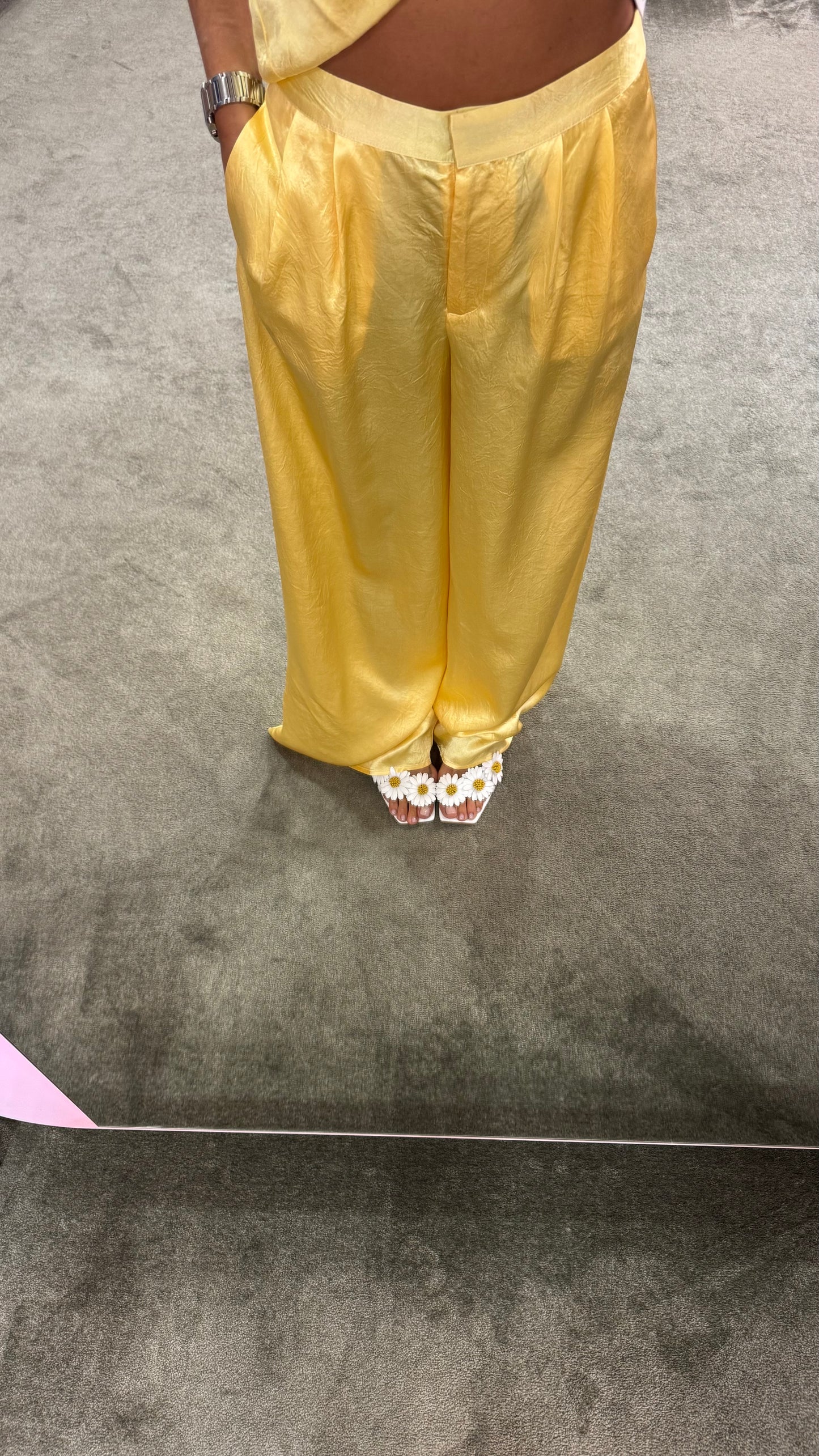 Pantaloni gialli in satin wide leg sl