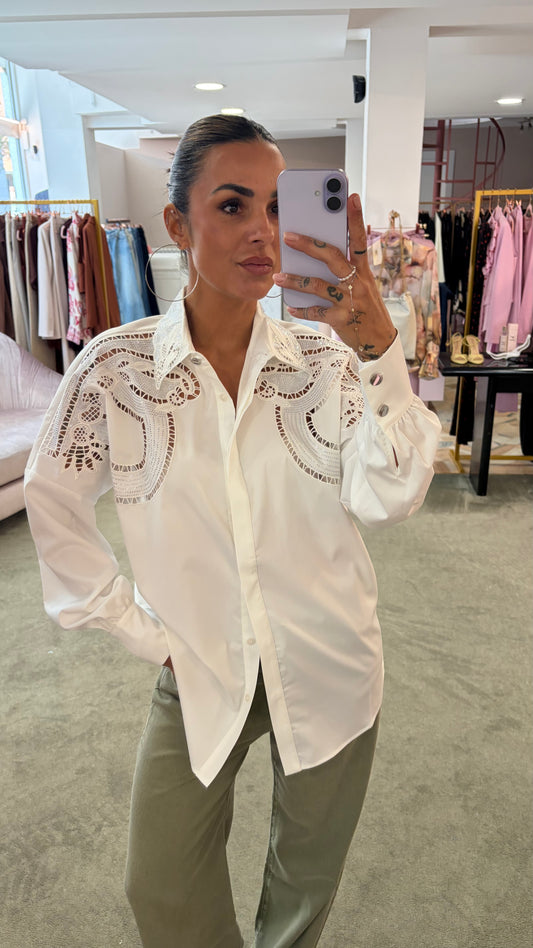 Camicia bianca con ricami e cristalli fr