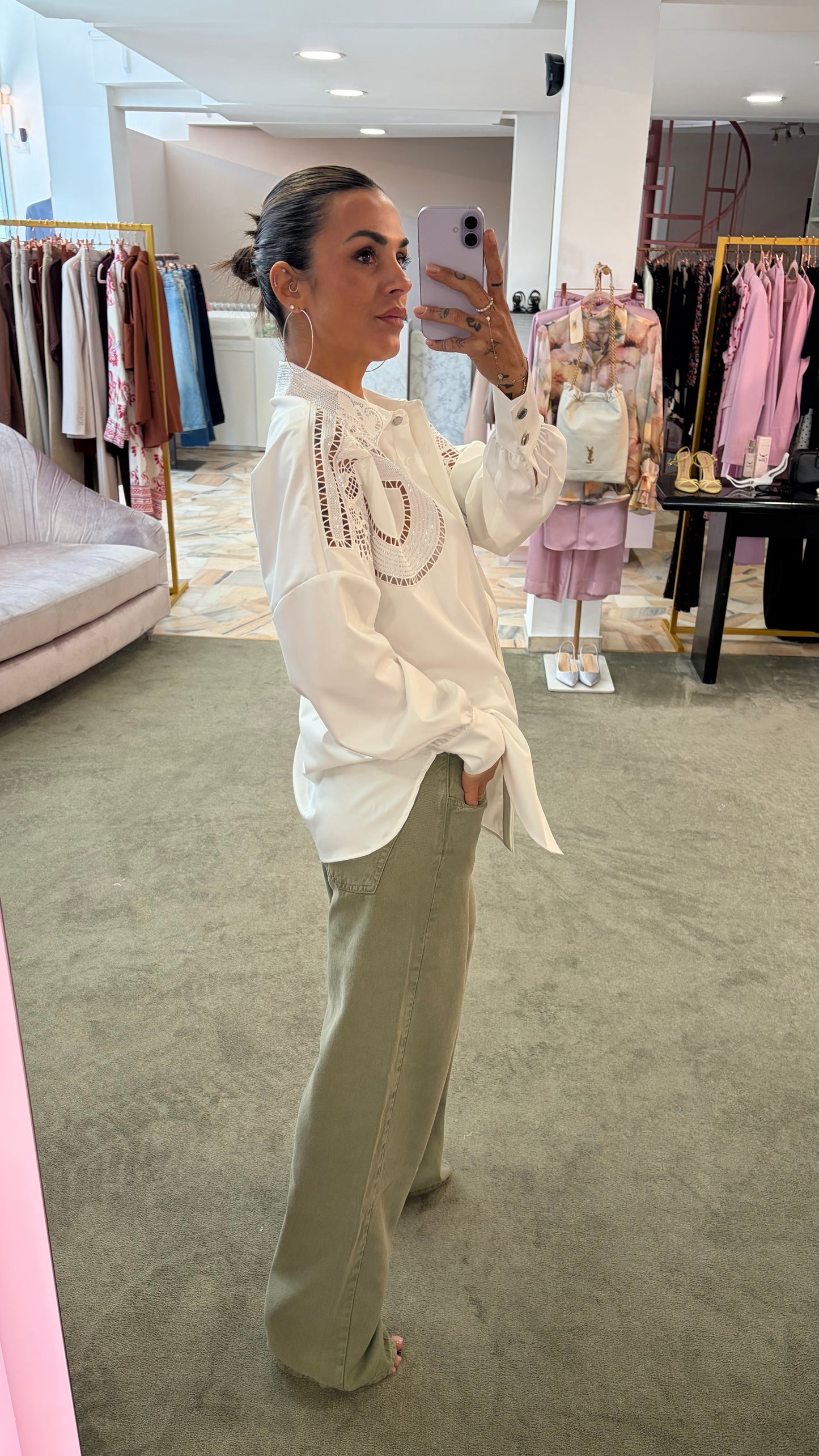 Camicia bianca con ricami e cristalli fr