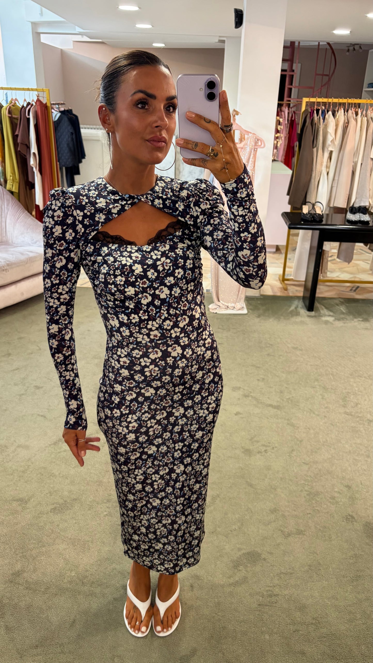 Abito blu con fiorellini cut out pizzo MAR DE MARGARITAS