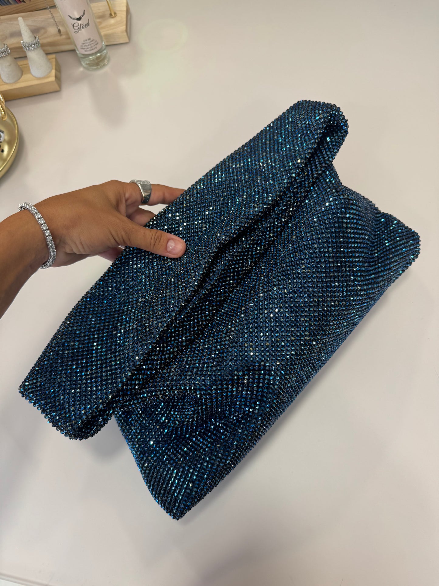 Maxi pochette blu in maglia strass