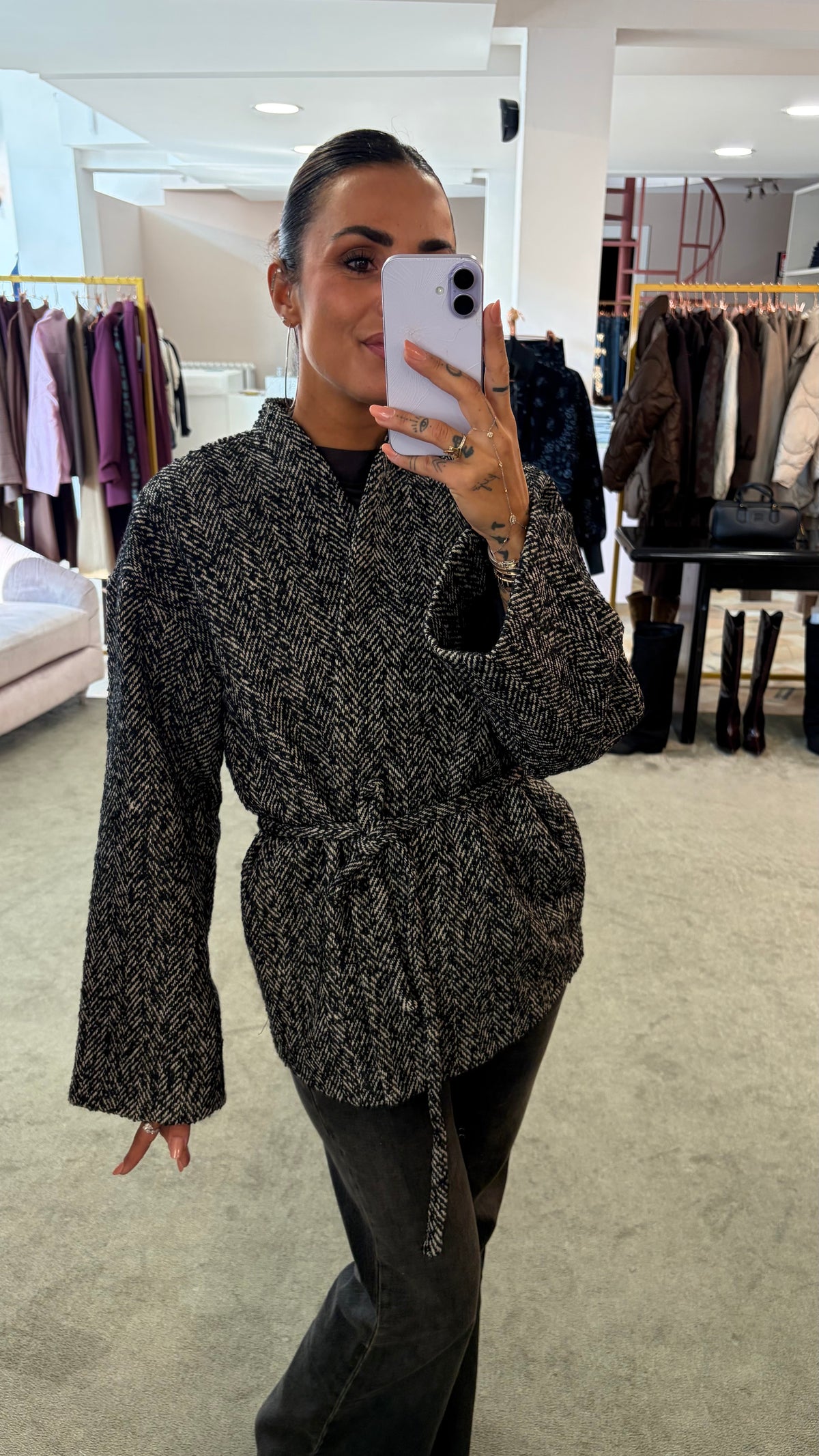 Giacca cappotto kimono spigato nero e panna con cintura aw