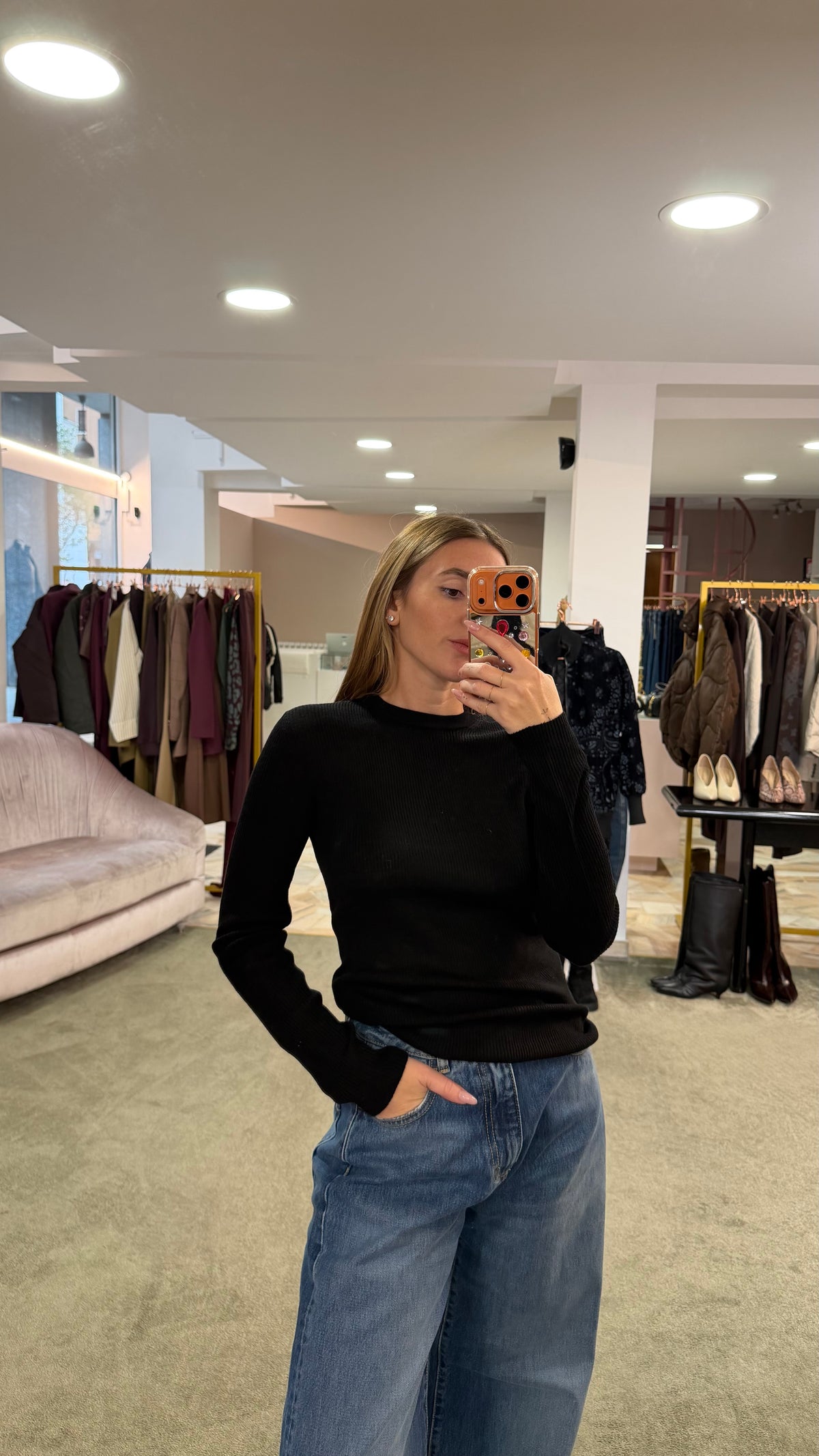 Maglione girocollo nero a costine tk