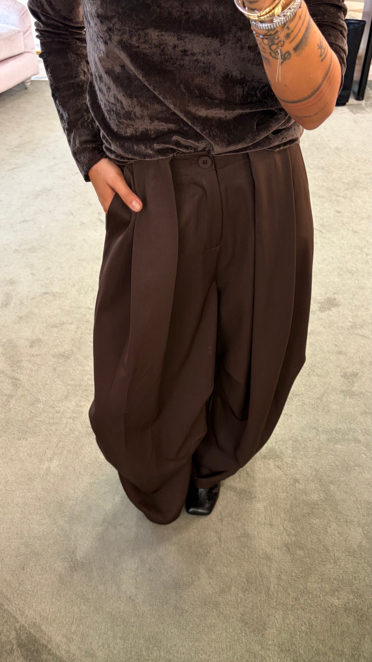 Pantaloni marrone baloon ay
