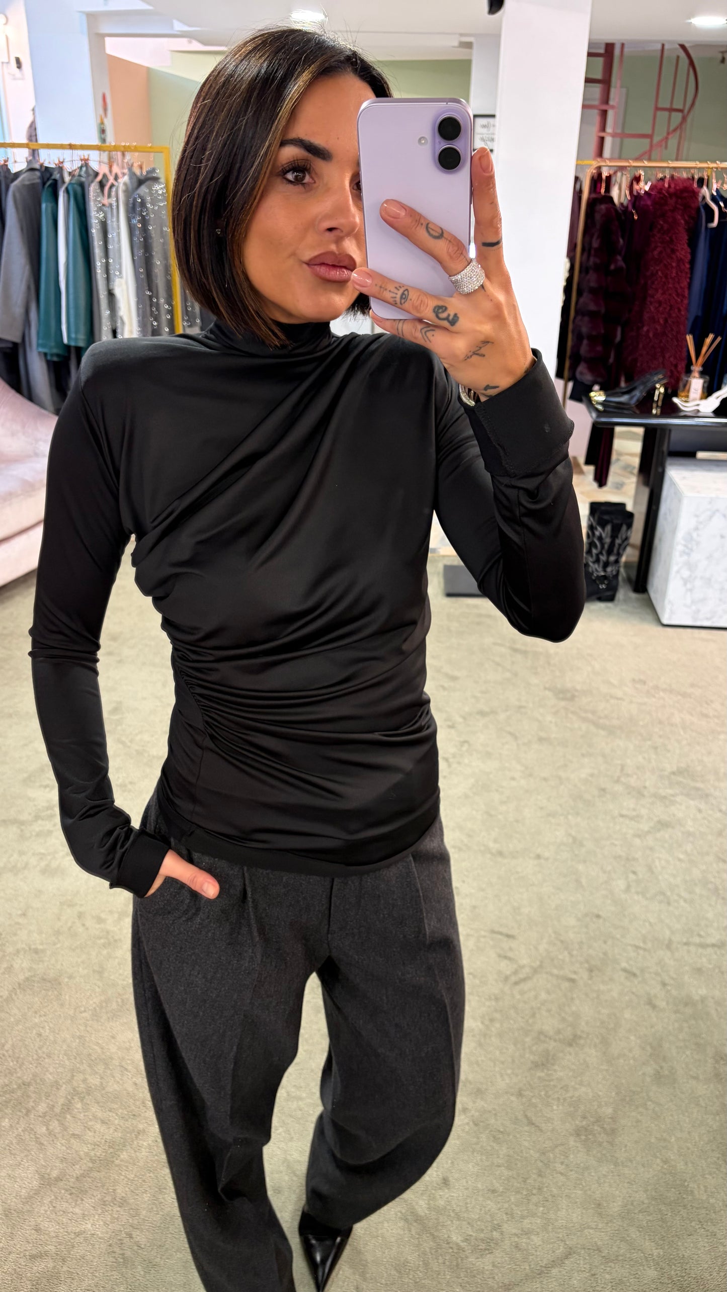 Maglia nera manica lunga drappeggiata ks