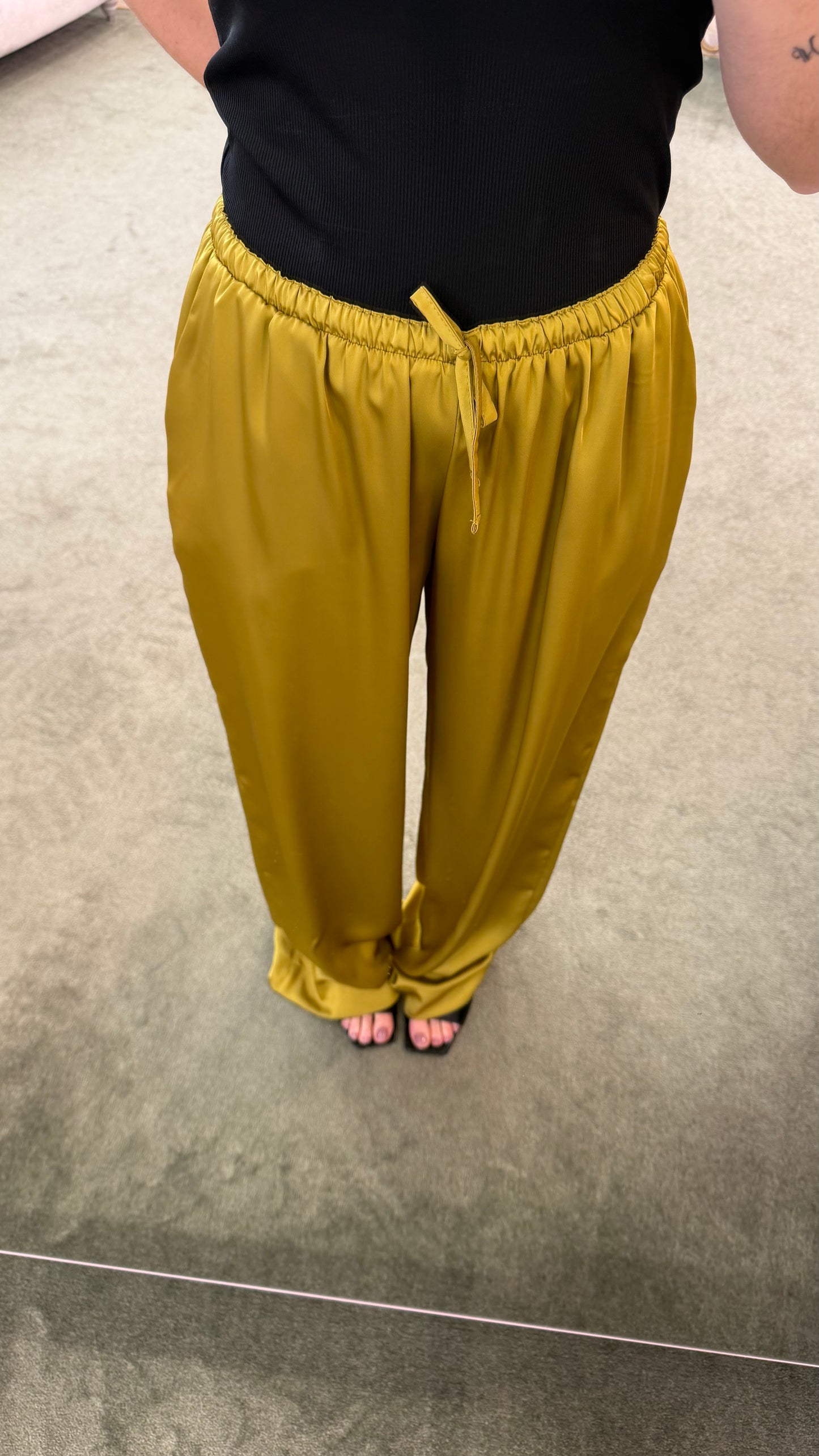 Pantaloni lime in satin ks