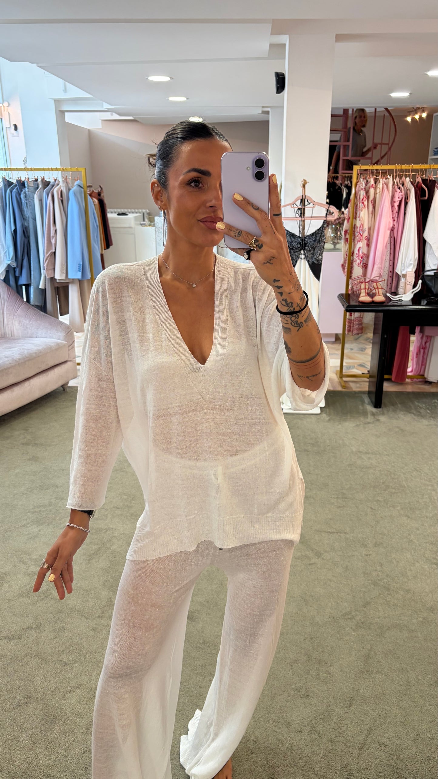 Maglia bianca scollo a v in lino fy