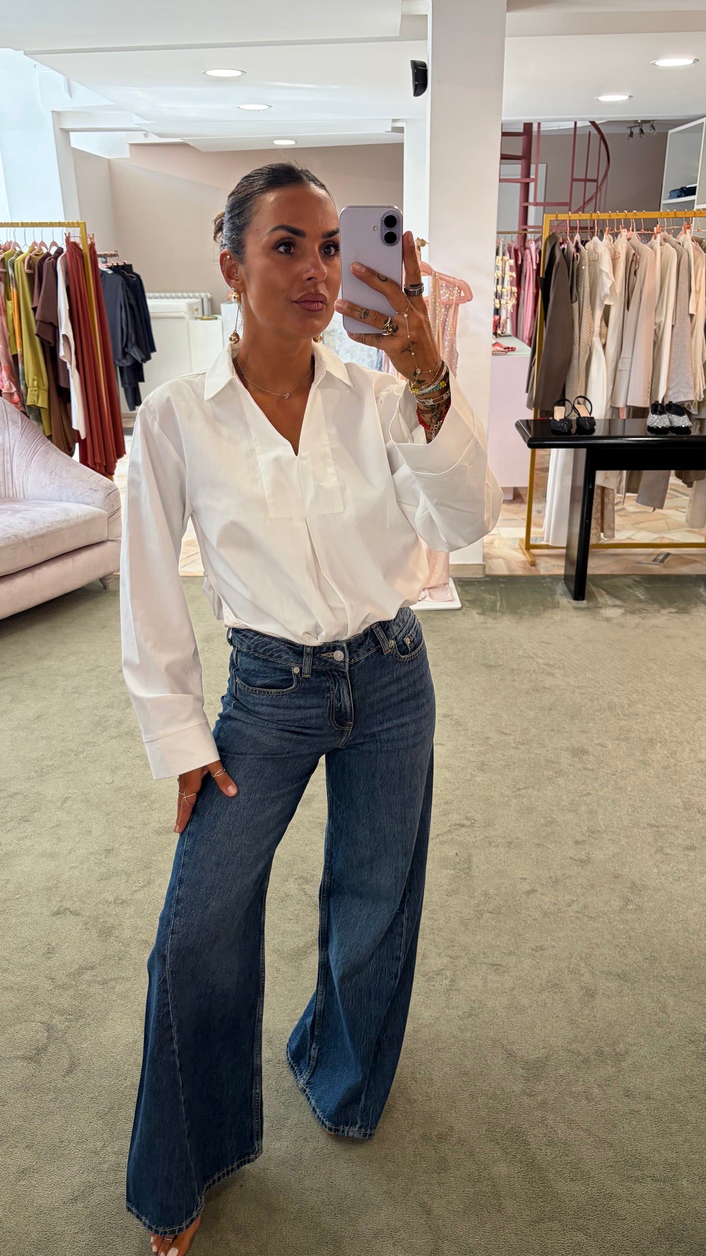 Camicia bianca scollo a v con bottoncini laterali sy