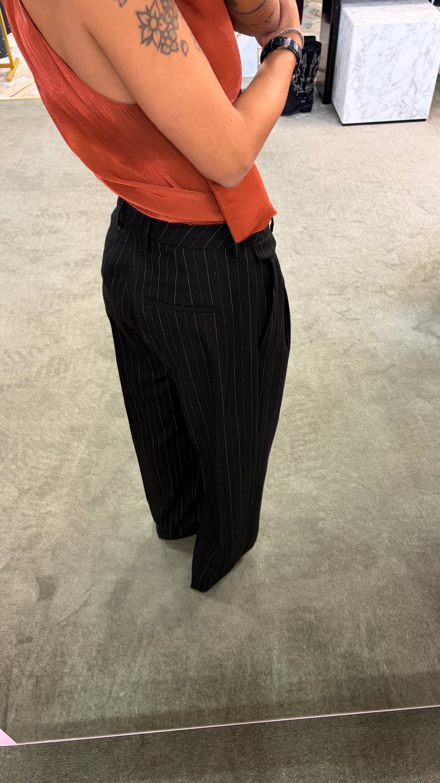 Pantaloni neri gessato con pences misto lana sl