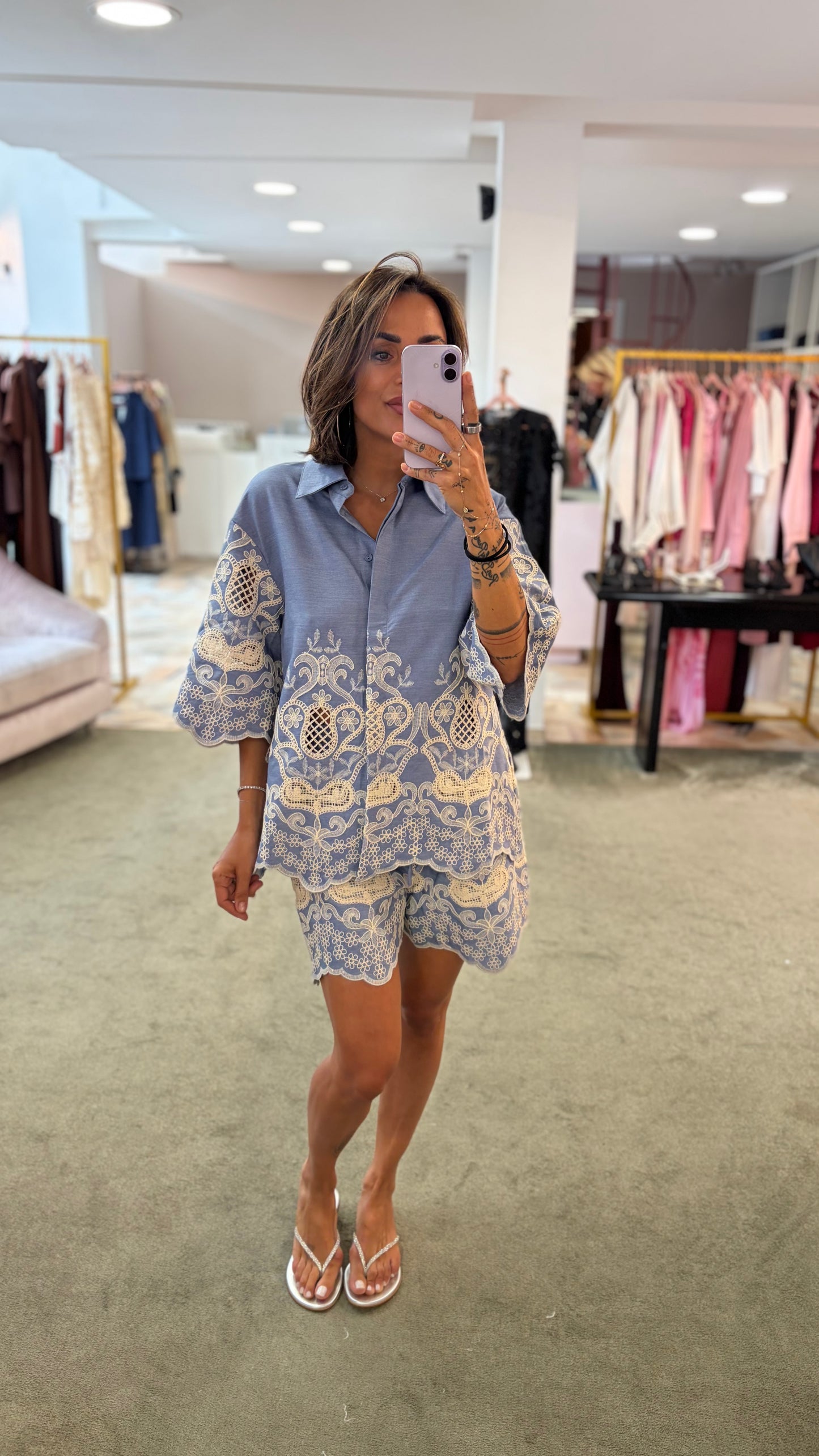 Shorts azzurro con ricami gl