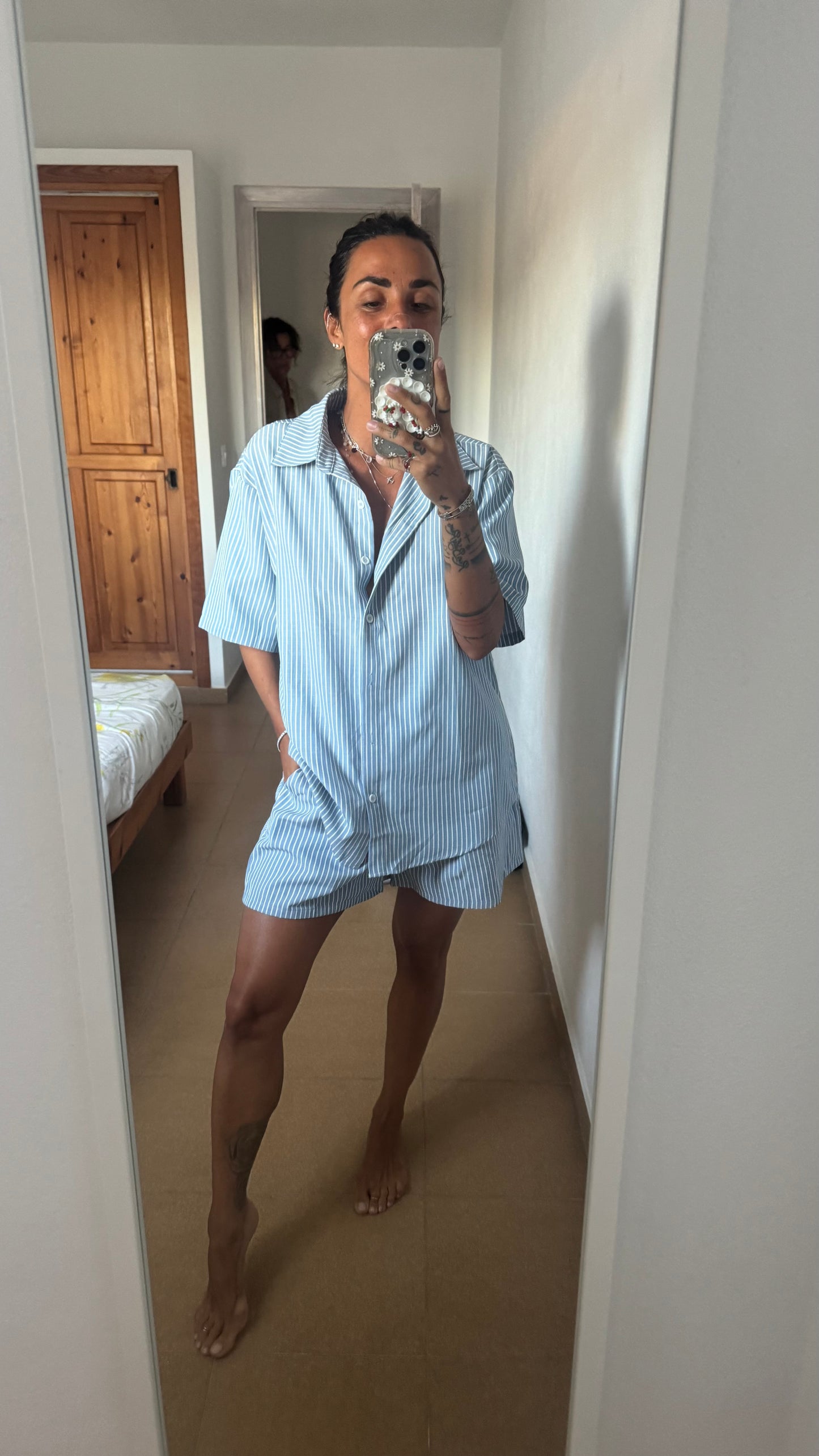 Set camicia e shorts a righe azzurro e bianco ep