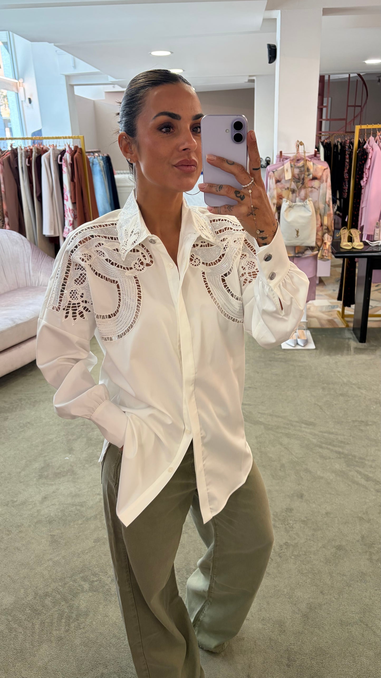 Camicia bianca con ricami e cristalli fr