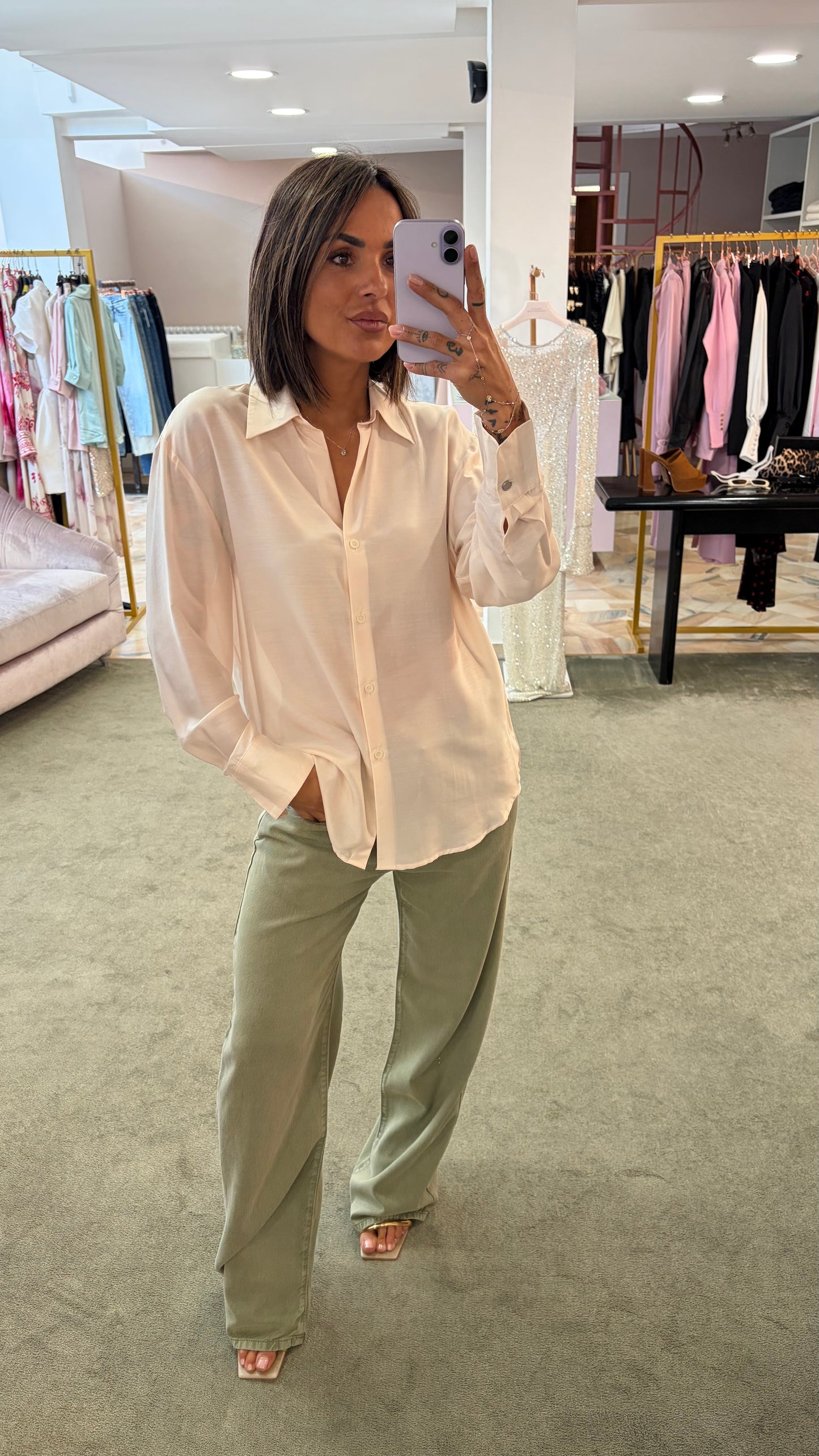 Camicia rosa chiaro  scollo a v glp